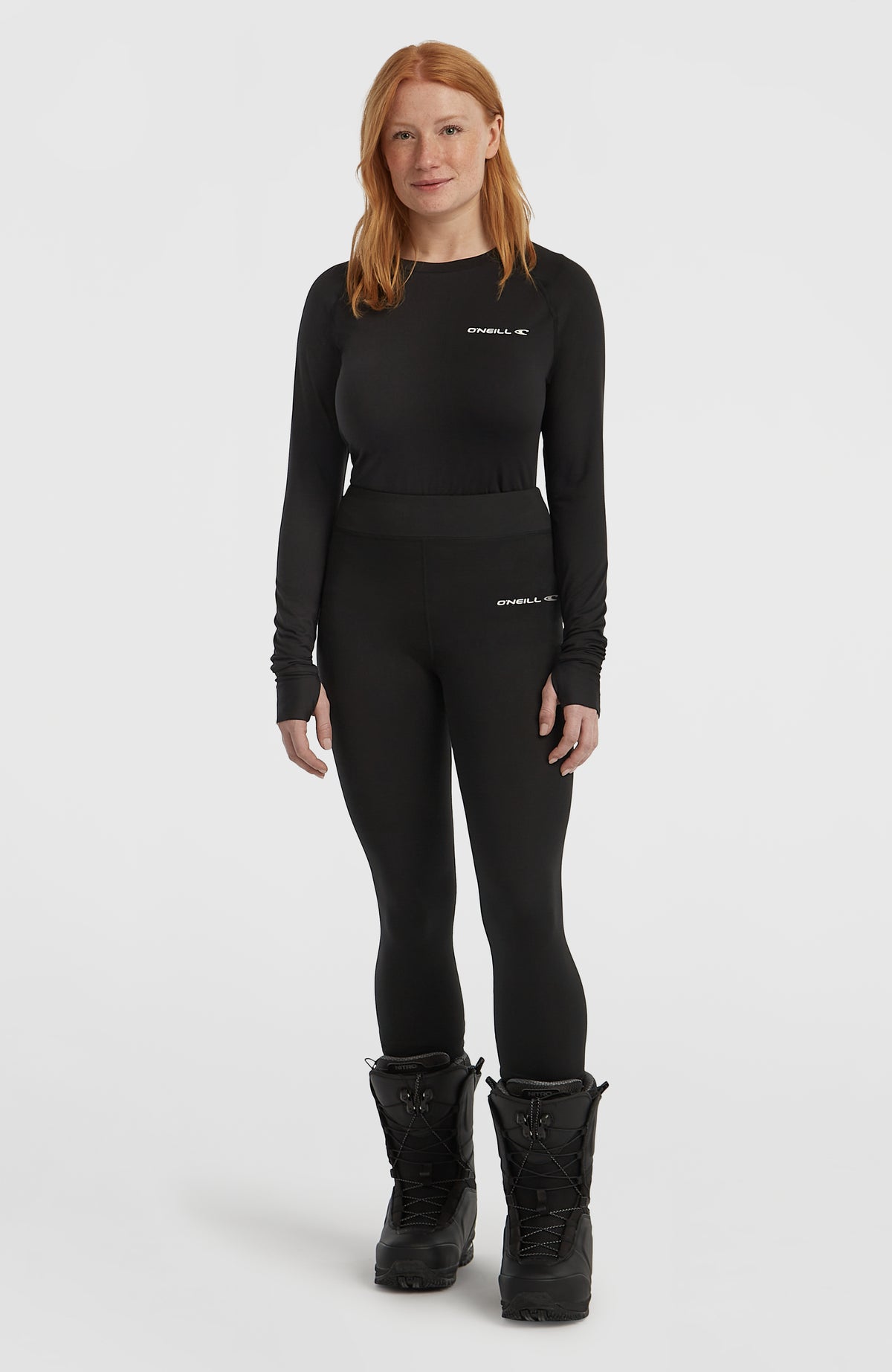 O'Neill Thermounterhose für Damen, schwarz, getragen am Model, Gesamtansicht von vorne