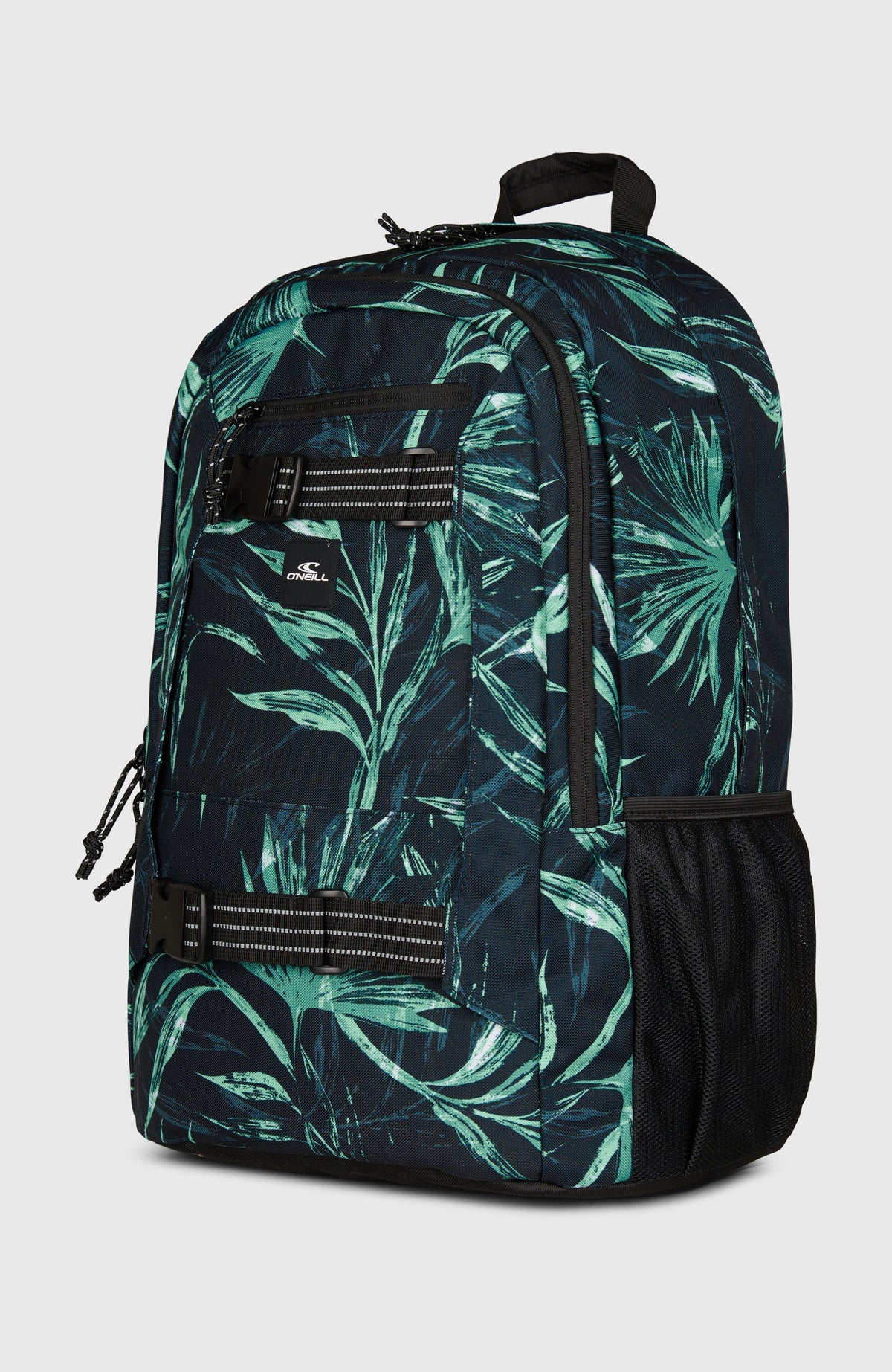 Boarder Rucksack für Herren, blau mit Palmenmuster in Grün, freigestellt von schräg vorne mit seitlicher Netztasche