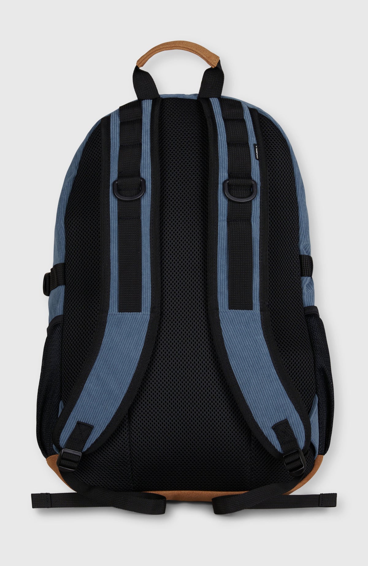 O'Riginals Rucksack, blau, freigestellt von hinten mit gepolsterter Rückenpartie und verstellbaren Trägern