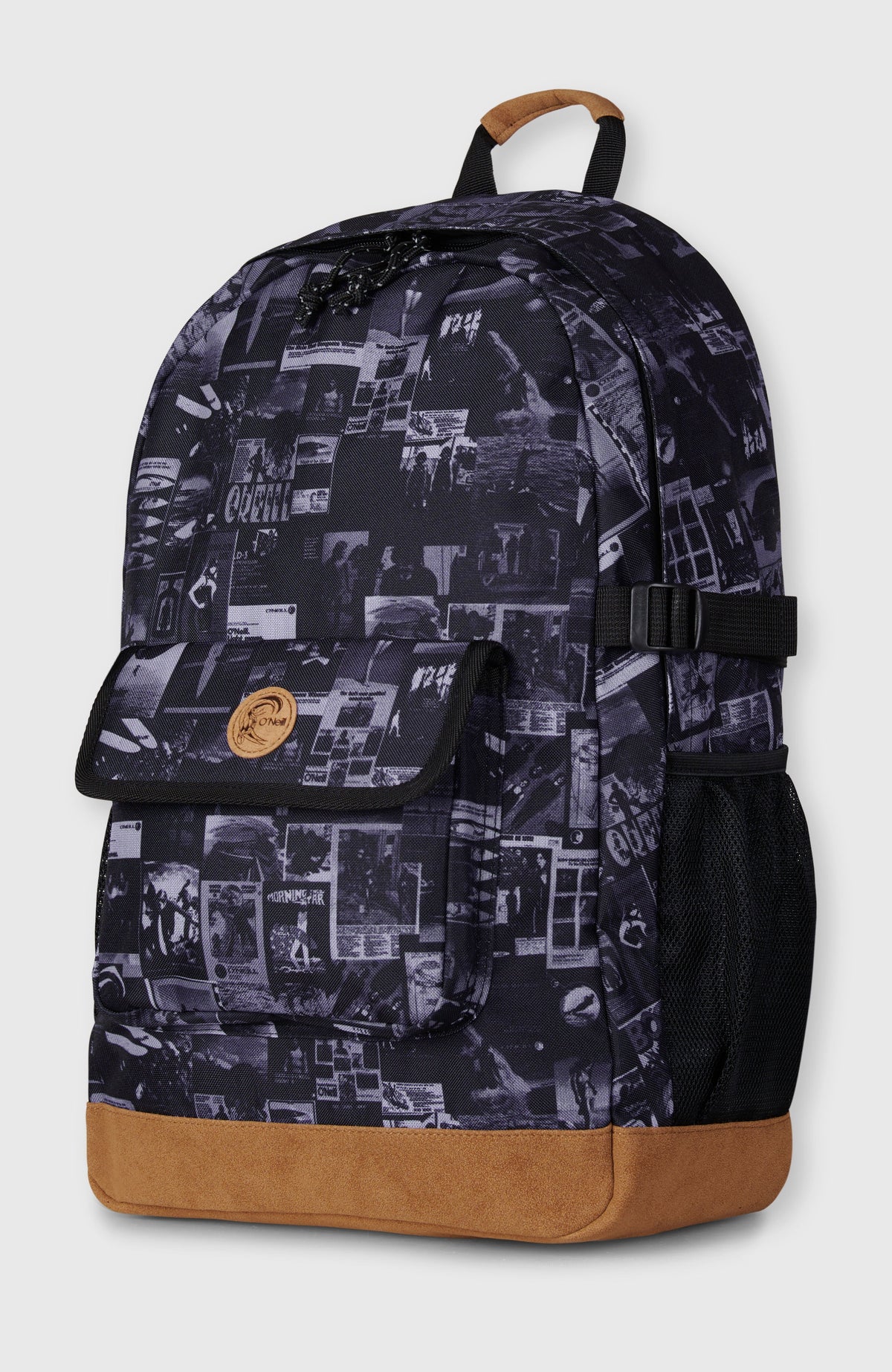 O'Riginals Rucksack, schwarz mit Fotoprint in Weiß, freigestellt von schräg vorne
