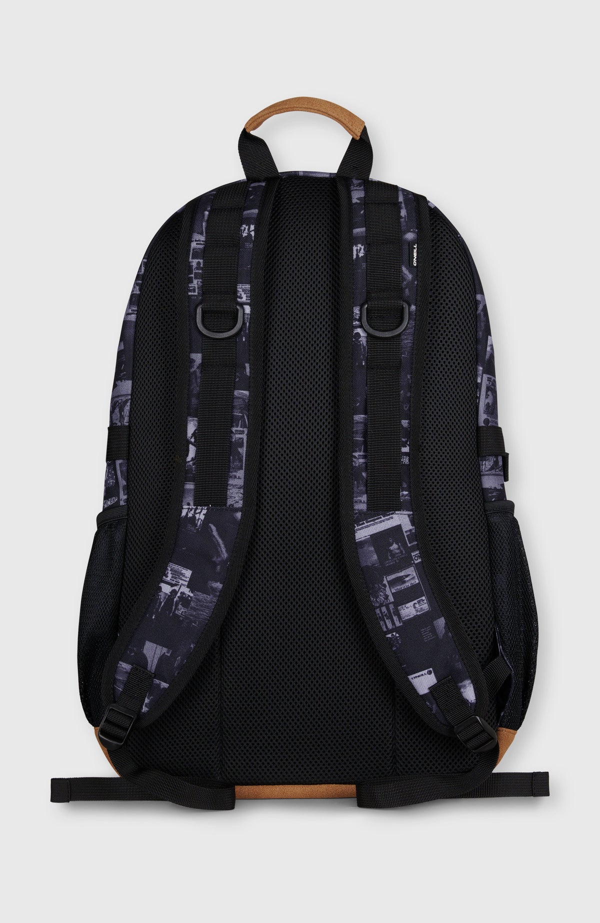 O'Riginals Rucksack, schwarz mit Fotoprint in Weiß, freigestellt von hinten mit Schultergurten