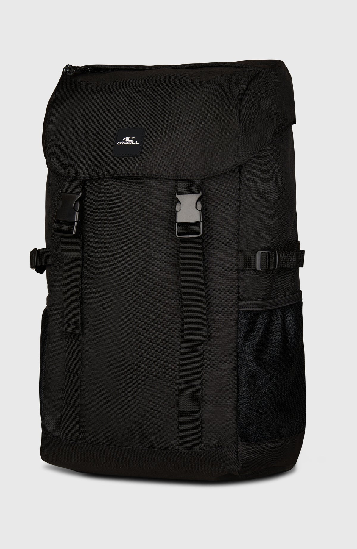 Toploader Rucksack für Herren in Schwarz, freigestellt in Schrägansicht mit seitlicher Netztasche