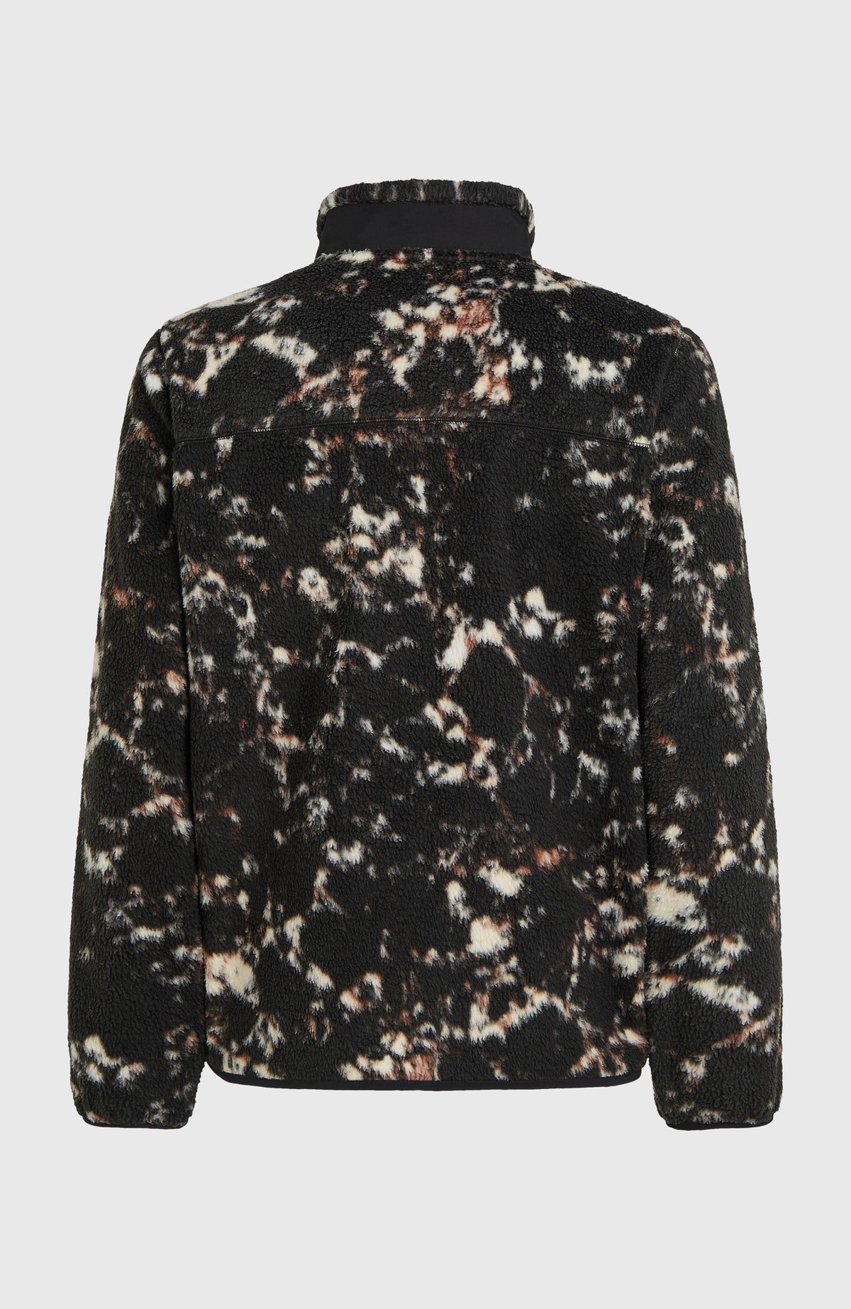 Flauschige Must-Have Fleecejacke für Herren, schwarz mit Muster in Beige, freigestellt von hinten