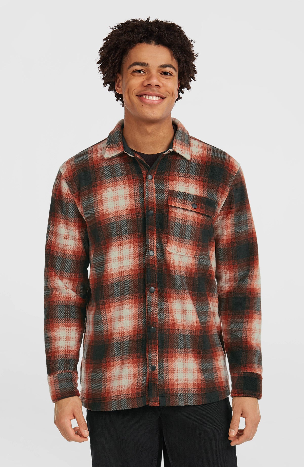 O'Neill O'Riginals Superfleece Hemd für Herren, rot mit Karomuster in Schwarz und Weiß, Vorderansicht am Model