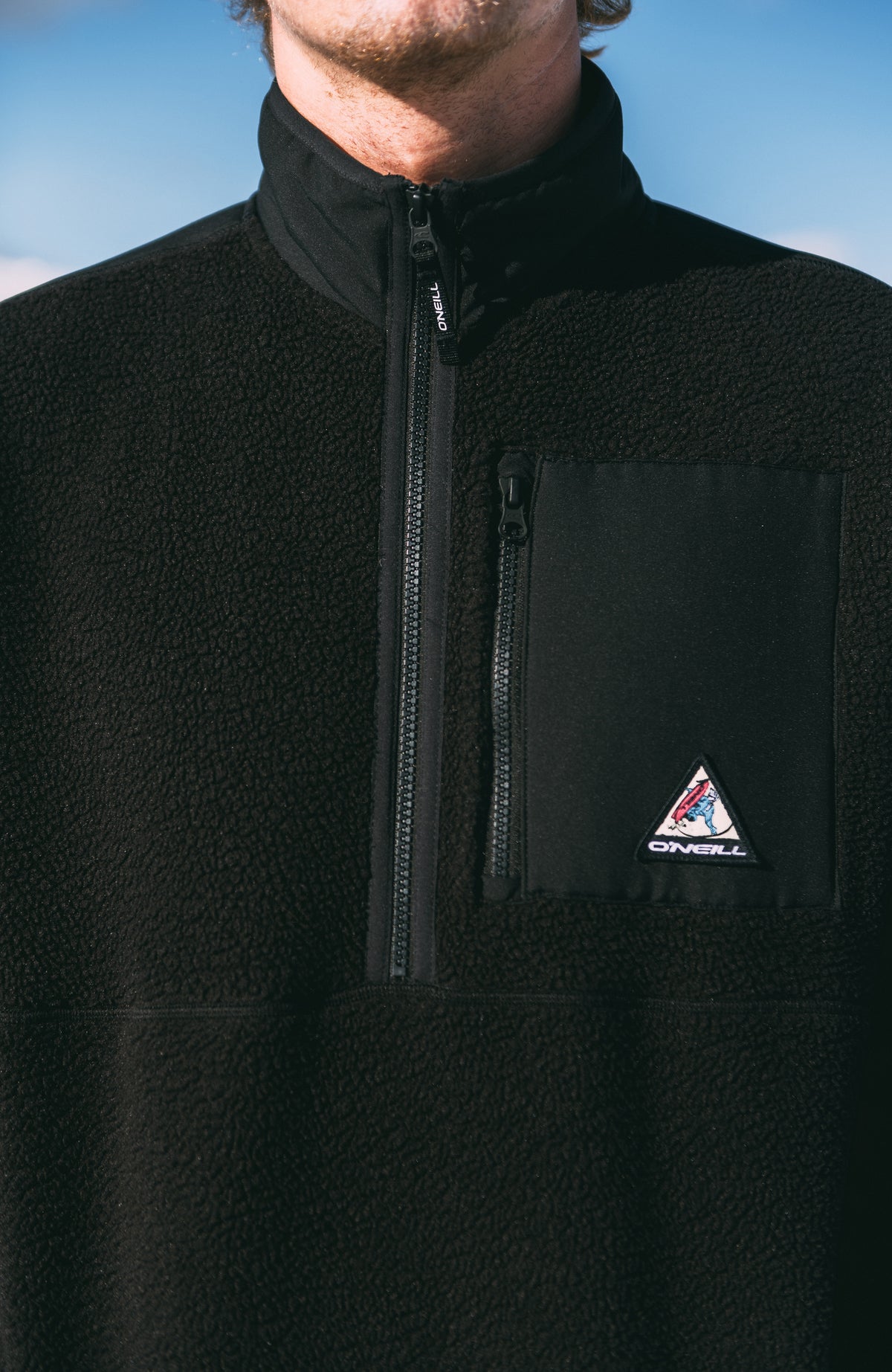 FWC'Play Hyperfleece Pullover, schwarz, Nahaufnahme von Stehkragen und Reißverschluss