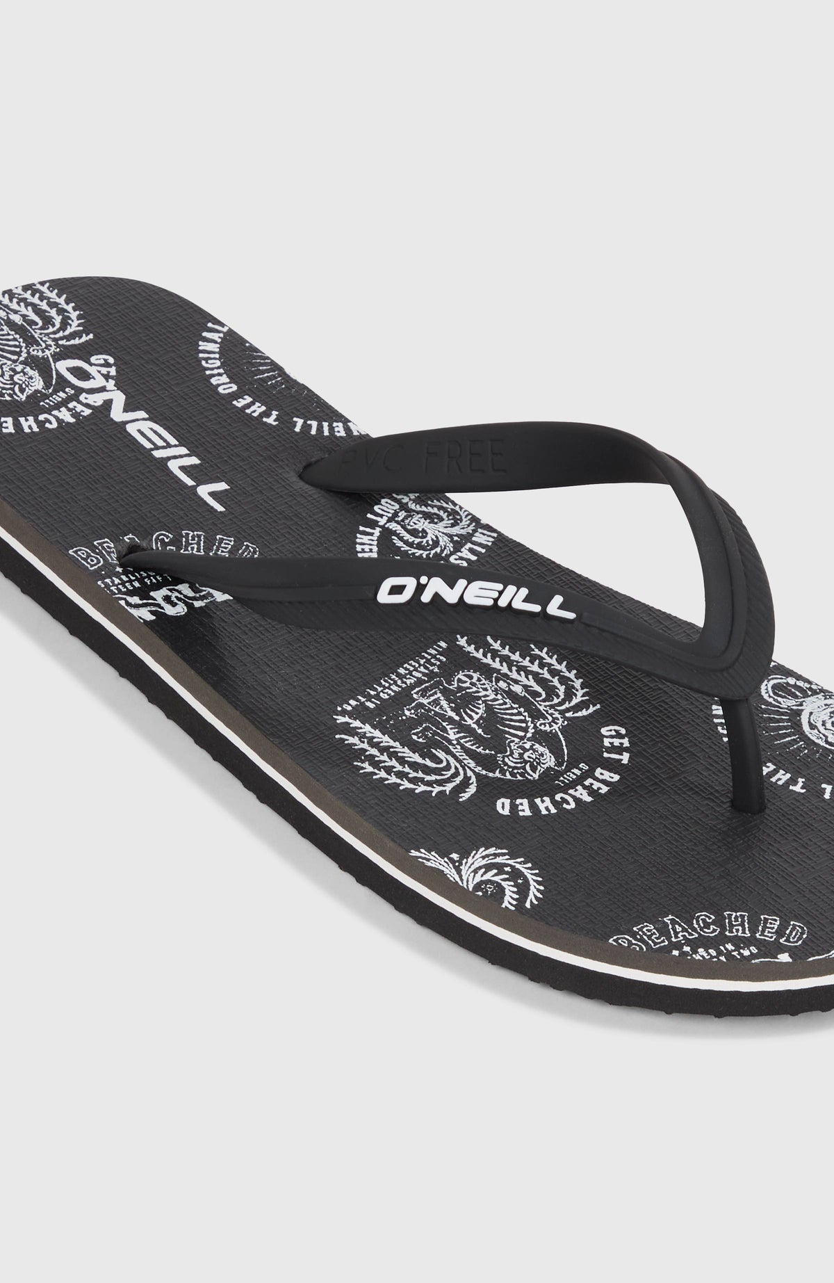 Profile Graphic Sandalen für Herren, schwarz mit Grafik-Print in Weiß, Nahaufnahme von Riemen mit Logo und Fußbett