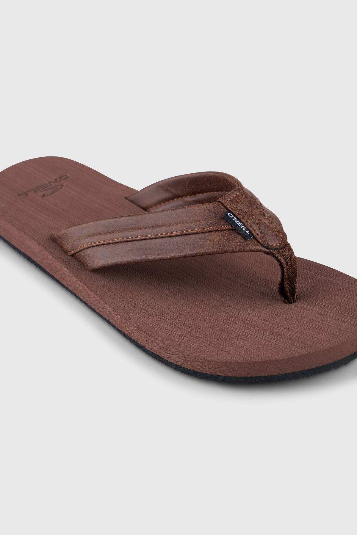 Chad Pro Sandalen für Herren, braun, Nahaufnahme des Riemens mit Logo-Label