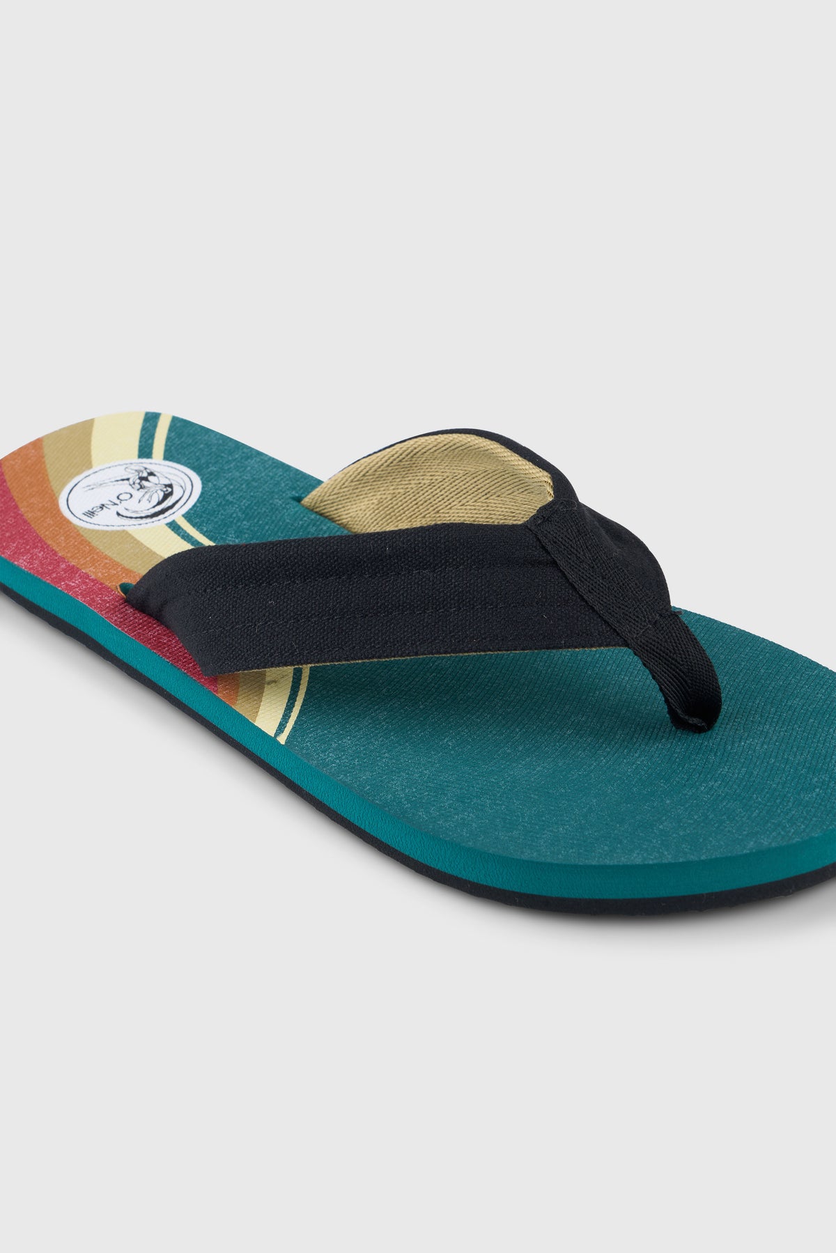 O'Riginals Sandalen für Herren, grün mit Streifenmuster in Gelb und Rot, Nahaufnahme des Riemens