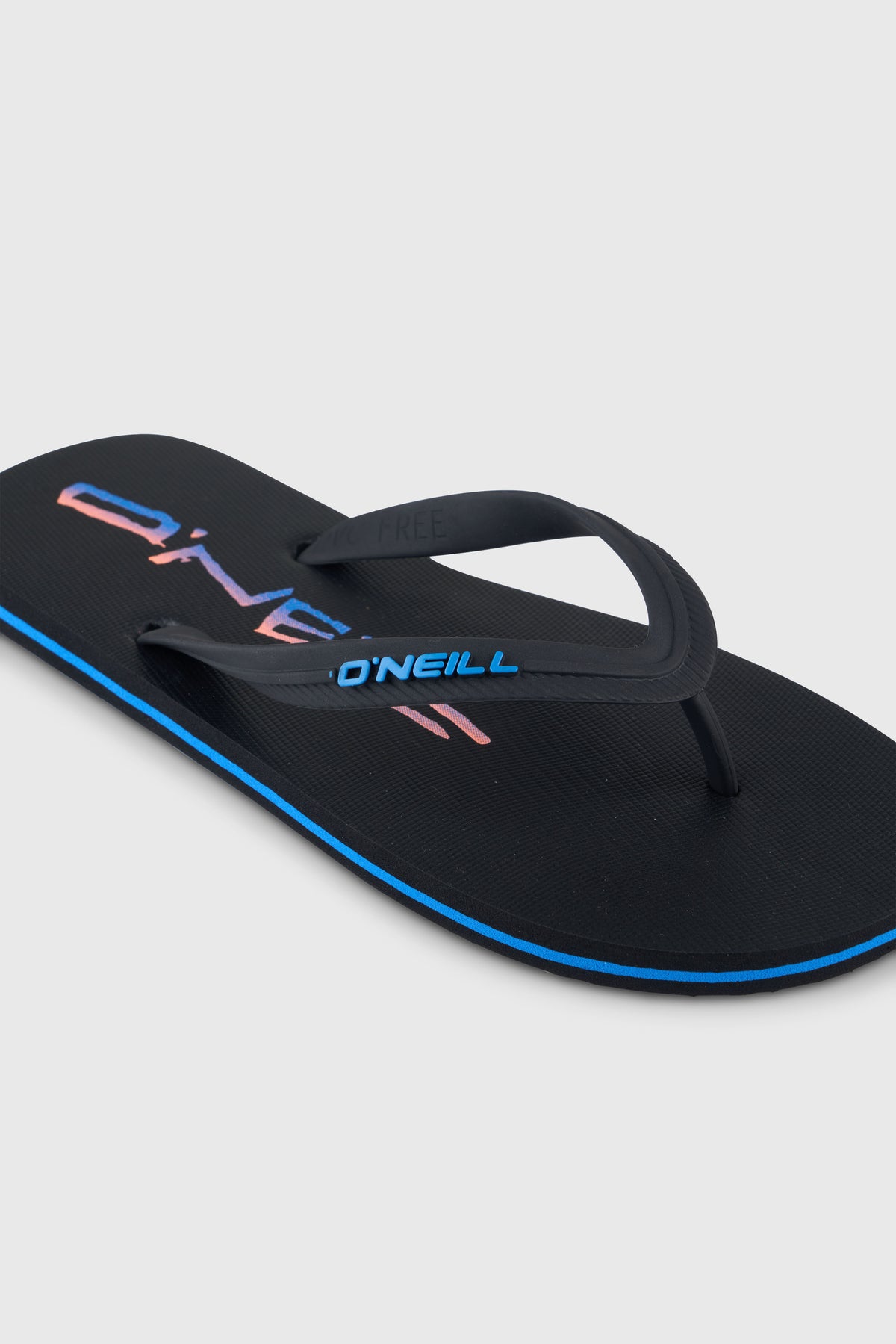 Profile Retro Sandalen für Herren, schwarz, Nahaufnahme von Riemen mit Logo und bedrucktem Fußbett
