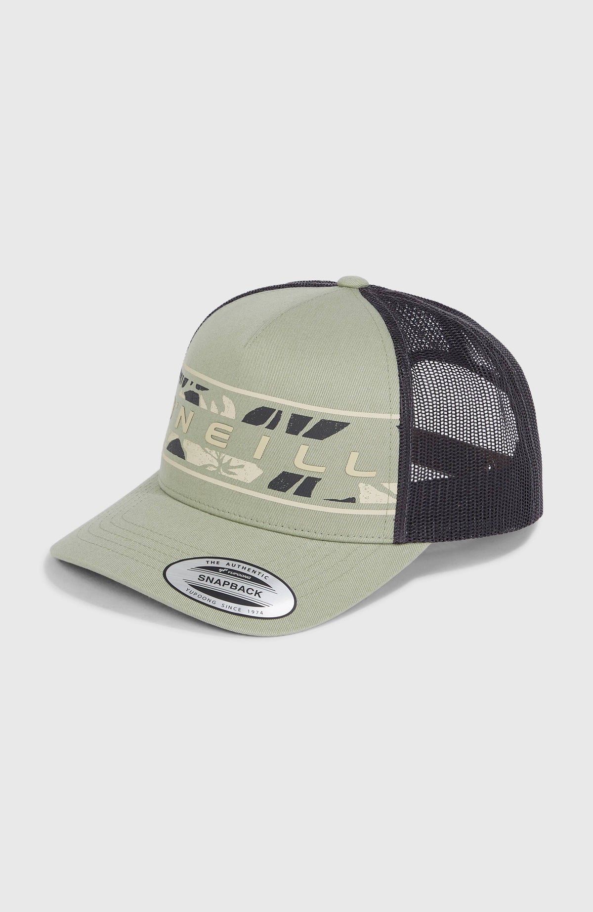 O'Neill Flower Trucker Cap für Herren, grün mit Blumenmuster in Beige und Schwarz, freigestellt von schräg vorne