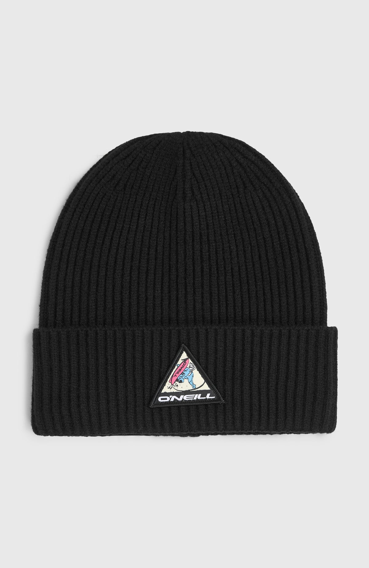 O'Neill FWC'Play Beanie für Herren, schwarz, freigestellt von vorne mit dreieckigem Logo-Patch am Umschlag