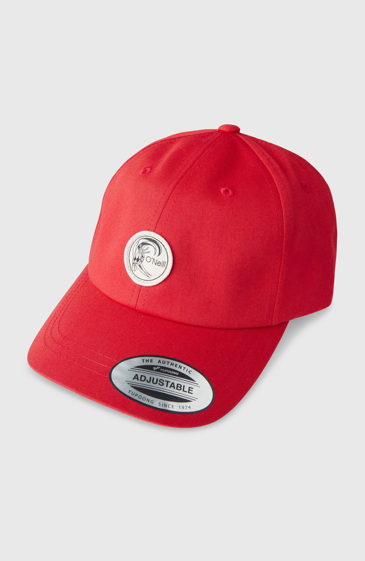O'Neill O'Riginals Badge Cap für Herren, rot, freigestellt von schräg vorne mit rundem Logo-Badge