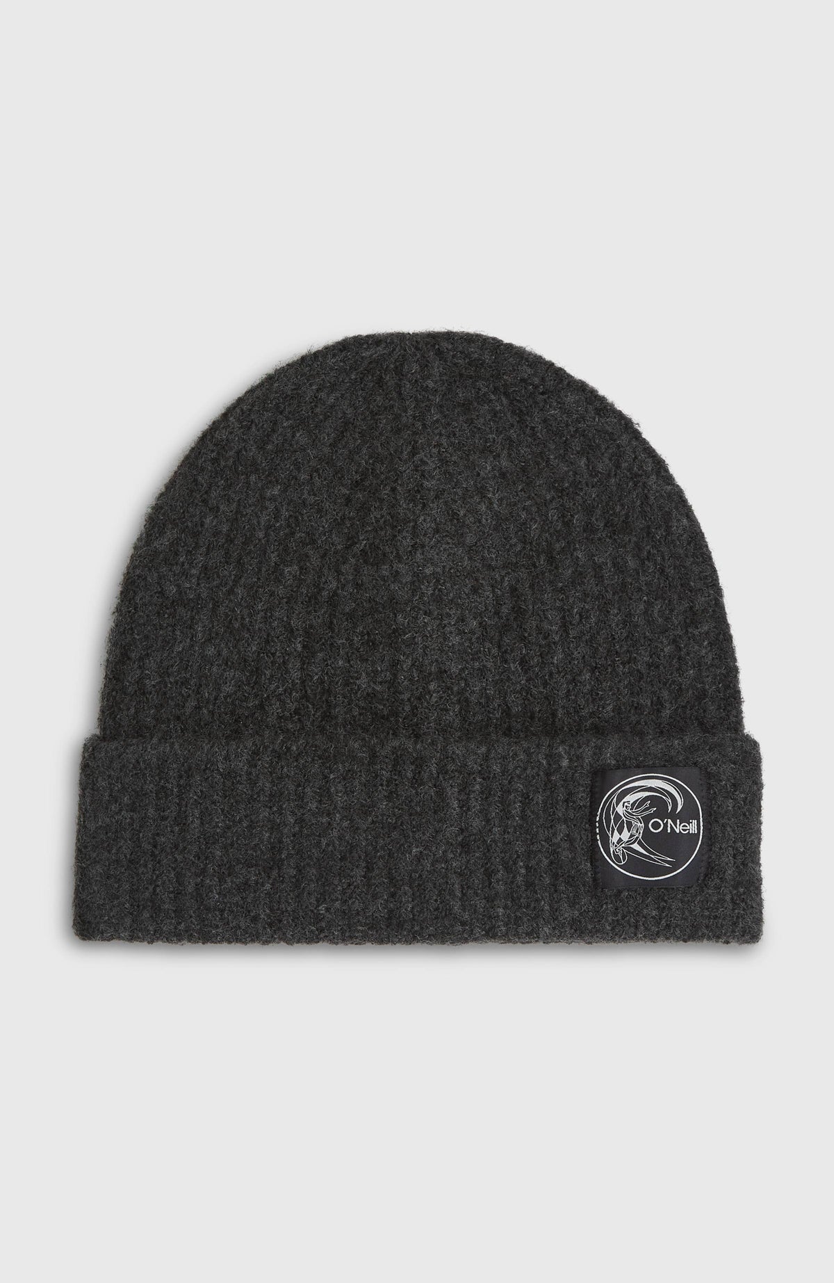 O'Neill O'Riginals Beanie für Herren, schwarz, freigestellt von vorne mit Logo-Patch am Umschlag