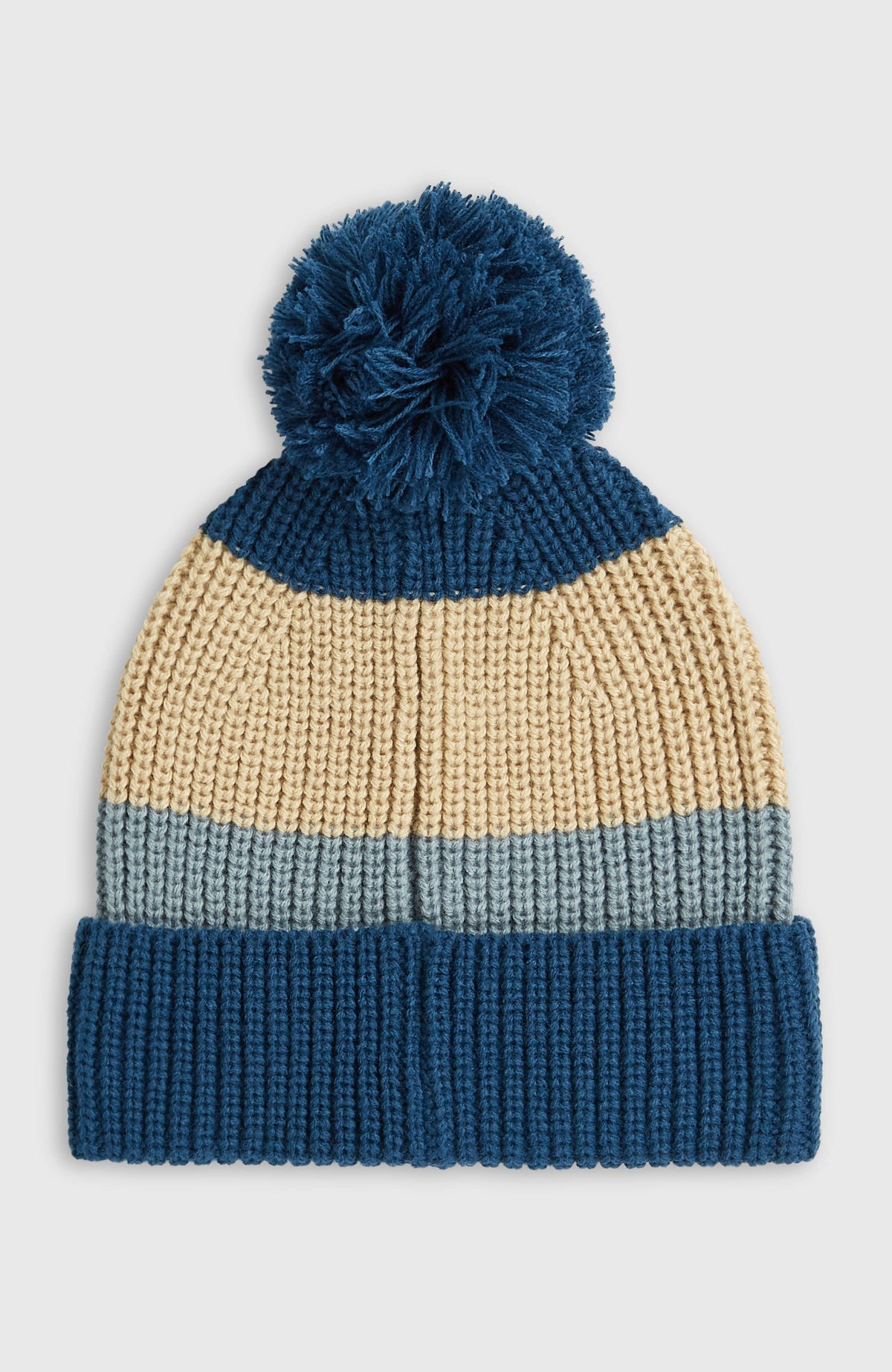 Blaue Powder Beanie für Herren mit Streifenmuster in Beige und Grau, freigestellt von hinten mit Naht und Bommel