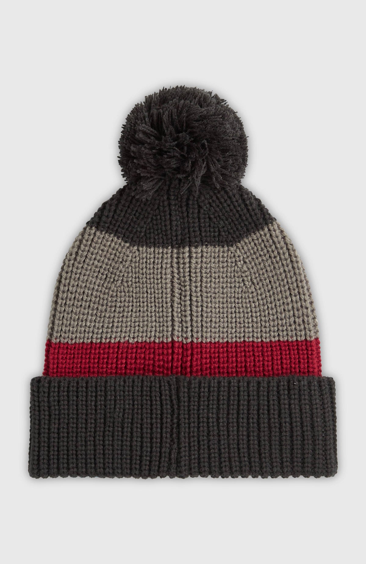Powder Beanie für Herren, schwarz mit Streifenmuster in Grau und Rot, freigestellt von hinten