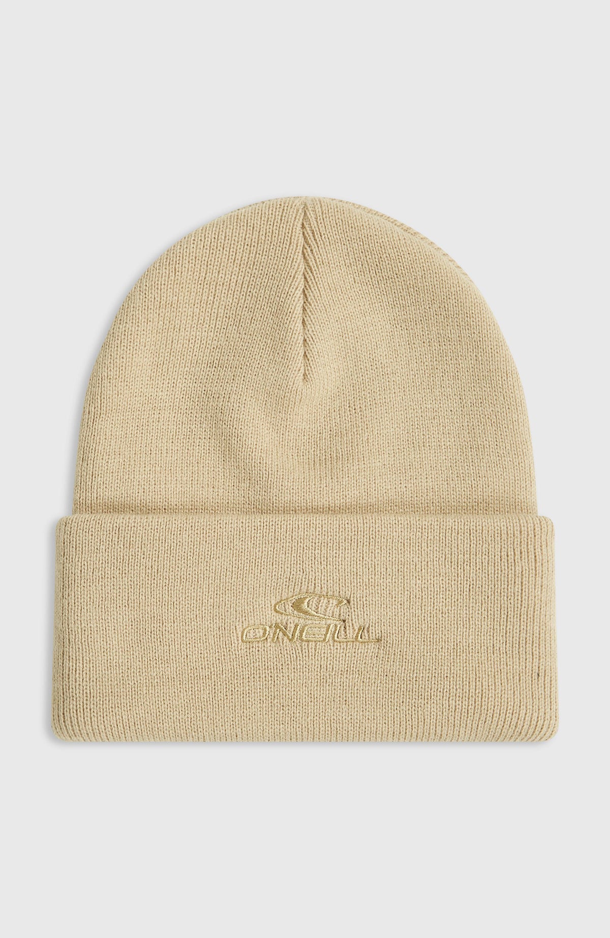 O'Neill Logo Beanie für Herren, beige, freigestellt von vorne, gesticktes Logo auf dem Umschlag