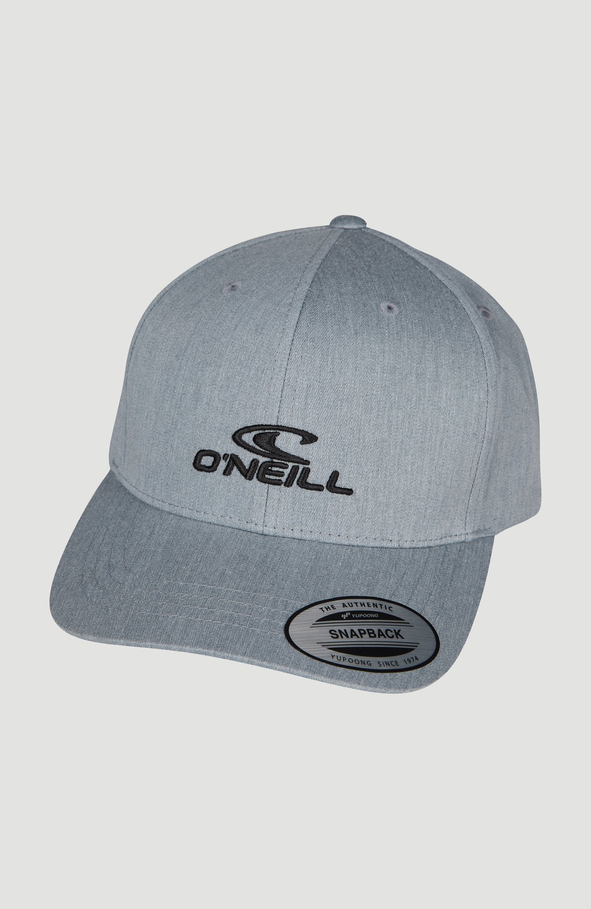 Logo Wave Cap für Herren, grau, freigestellt von schräg vorne mit schwarzer Logo-Stickerei