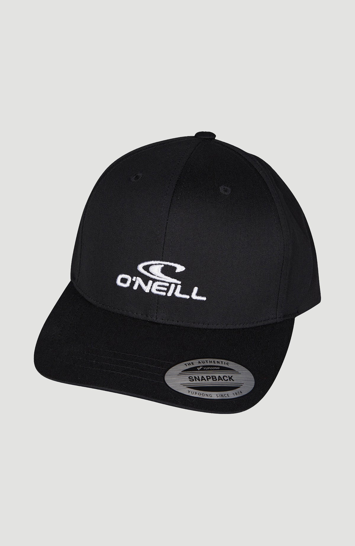 O'Neill Logo Wave Cap für Herren, schwarz, freigestellt von vorne mit weißer Logo-Stickerei