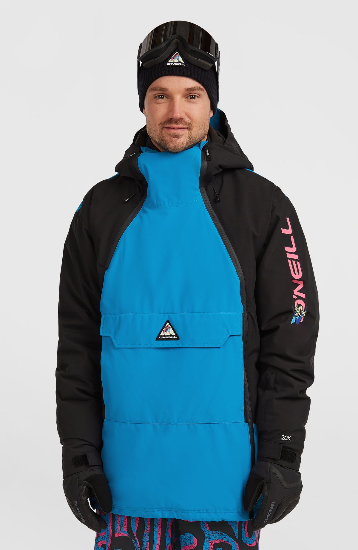 O'Neill FWC'Play Asymmetric Ski- und Snowboardjacke für Herren, blau, Vorderansicht getragen am Model