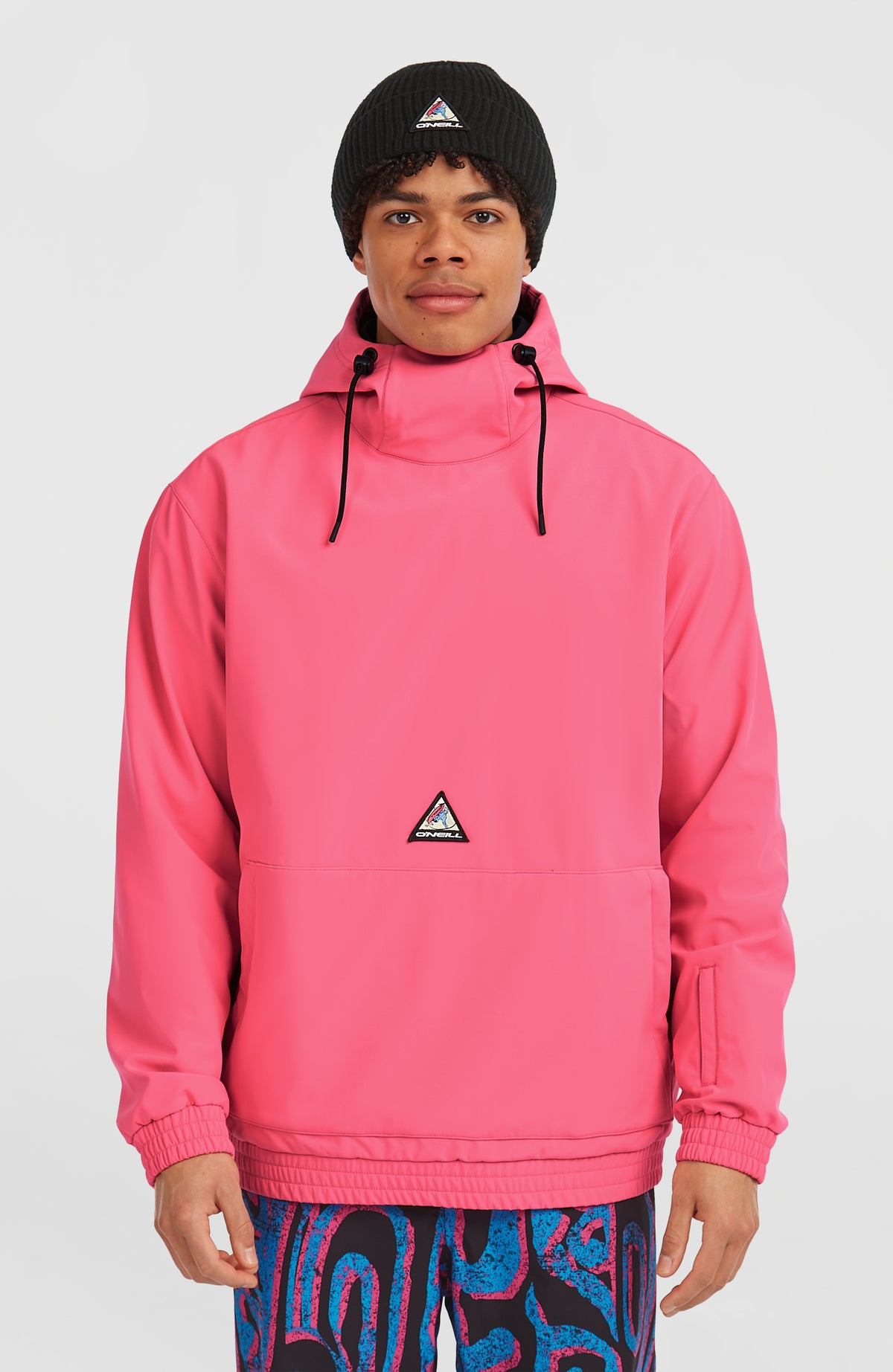 O'Neill FWC'Play Softshell-Hoodie für Herren in Pink, Vorderansicht, getragen am Model mit Kordelzugkapuze