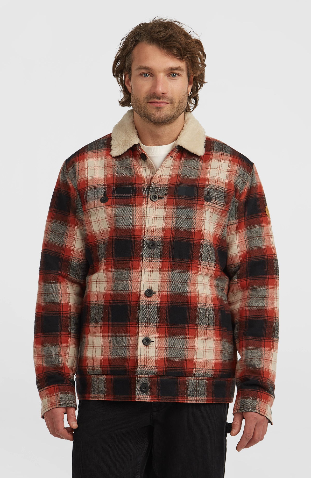 O'Riginals Jacke mit Fleecefutter für Herren, rot mit Karomuster in Schwarz und Cremeweiß, Vorderansicht am Model