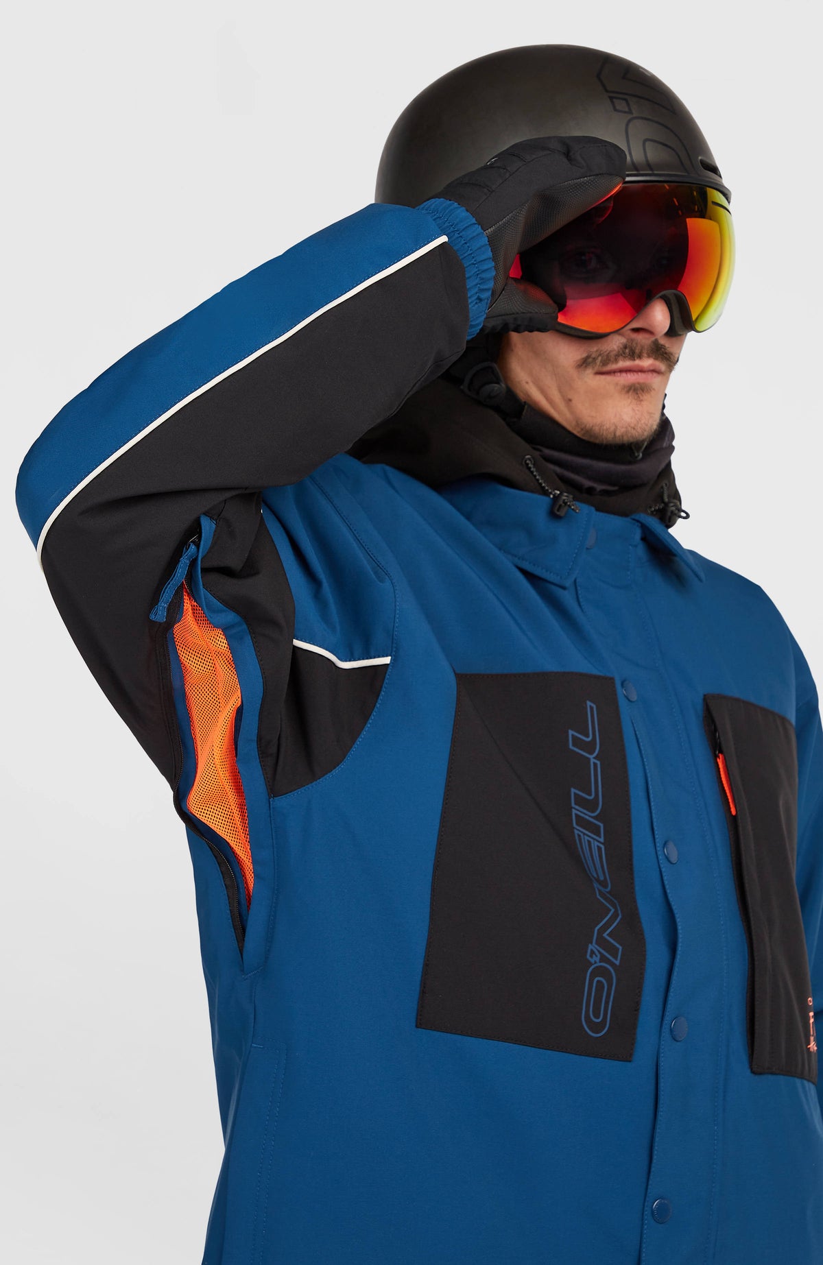 FWC'Play Shacket Ski- und Snowboardjacke in Blau, Detailansicht des Belüftungsreißverschlusses am Ärmel