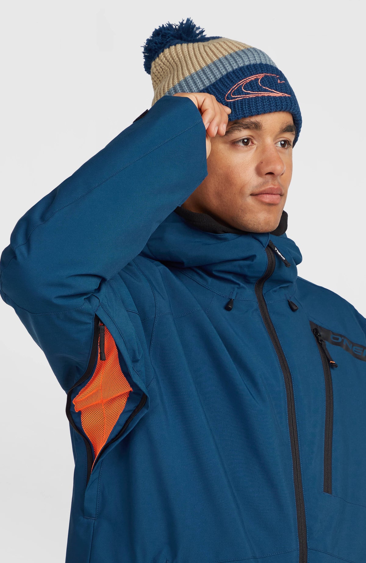 FWC'Cruz Skijacke für Herren, blau, Belüftungsreißverschluss unter dem Ärmel am Model