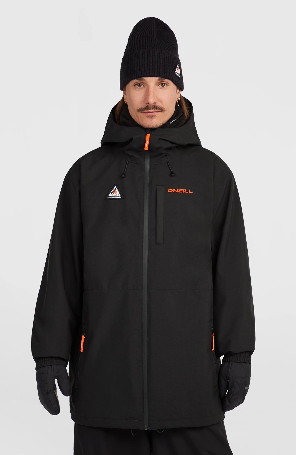 O'Neill FWC'Play Park Ski- und Snowboardjacke für Herren in Schwarz, Vorderansicht am Model