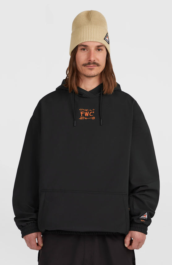 O'Neill FWC'Play Softshell-Hoodie für Herren, schwarz mit Logo-Print in Orange, Vorderansicht am Model