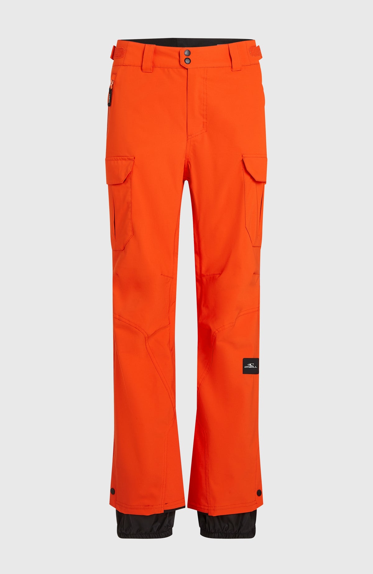FWC'Peak Cargo-Skihose für Herren, rot, freigestellt von vorne mit Beintaschen