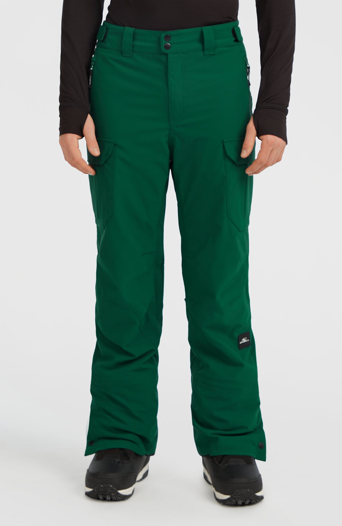 O'Neill FWC'Peak Cargo-Skihose für Herren, grün, Vorderansicht getragen am Model, mit Druckknöpfen am Bund