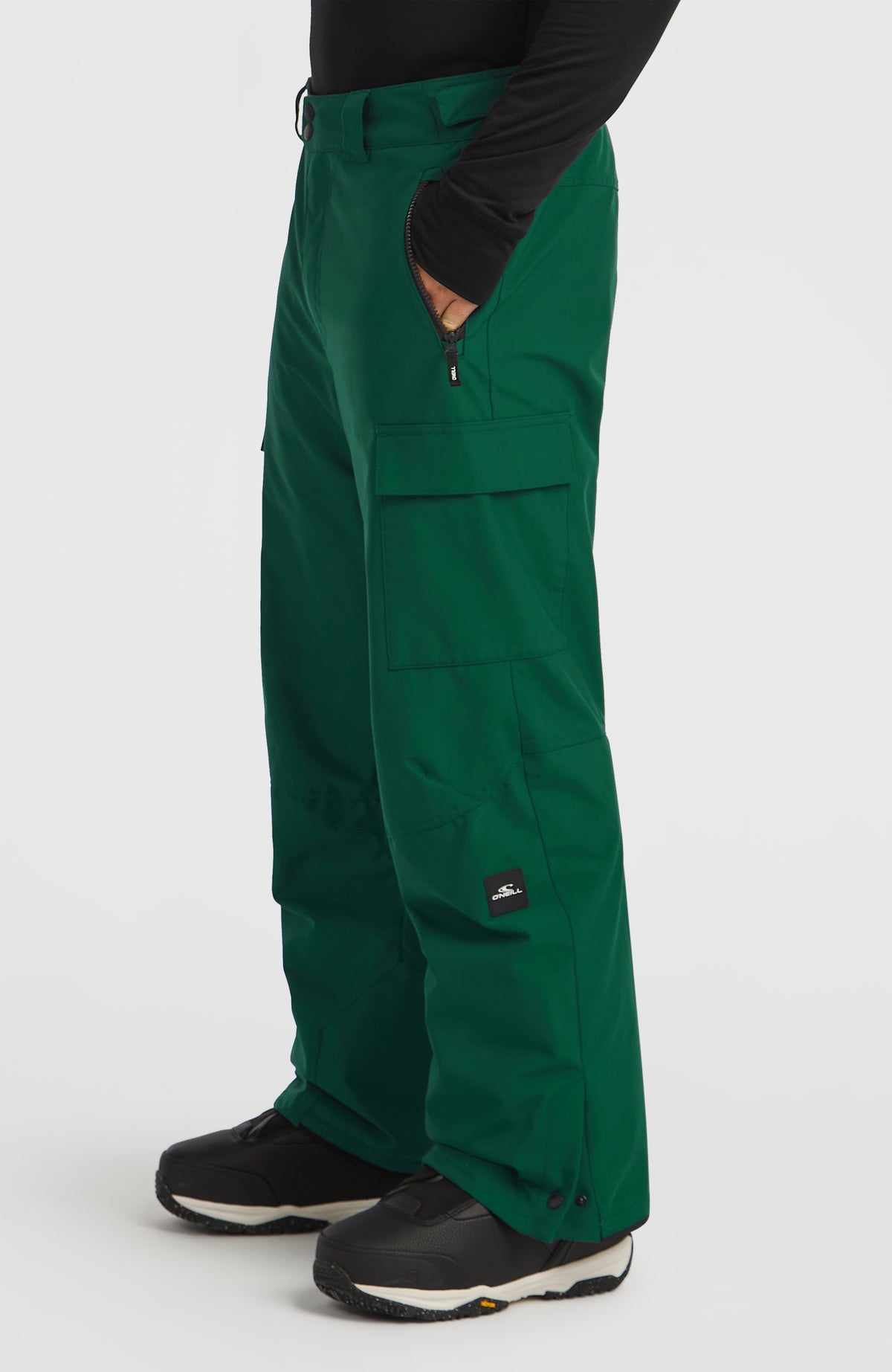 FWC'Cruz Cargo-Skihose für Herren, grün, Seitenansicht am Model mit aufgesetzter Beintasche