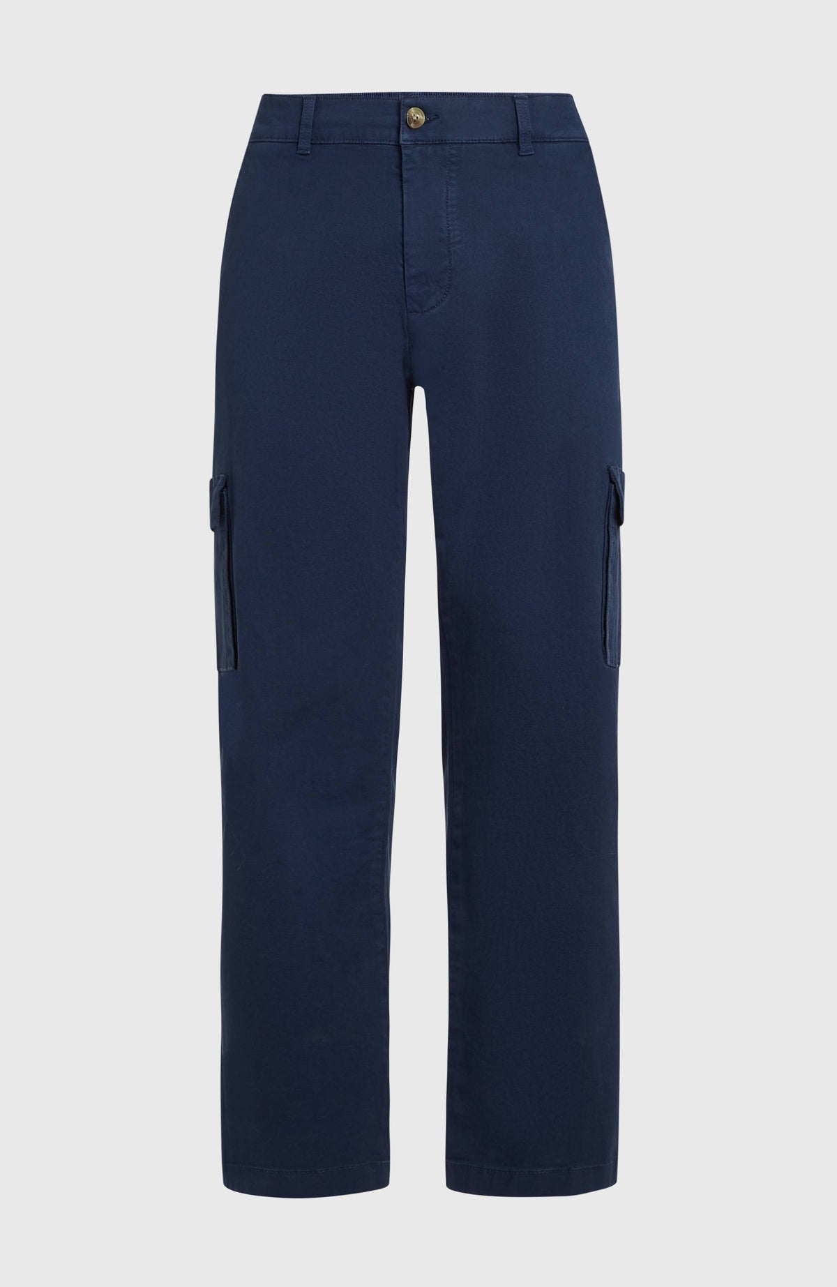 Blaue Essentials Cargohose für Herren, freigestellt von vorne mit Knopfverschluss und Beintaschen