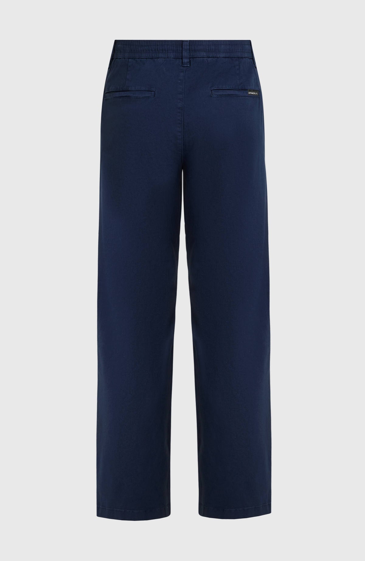 Essentials Chino-Hose für Herren, blau, freigestellt von hinten mit gerafftem Bund und Paspeltaschen