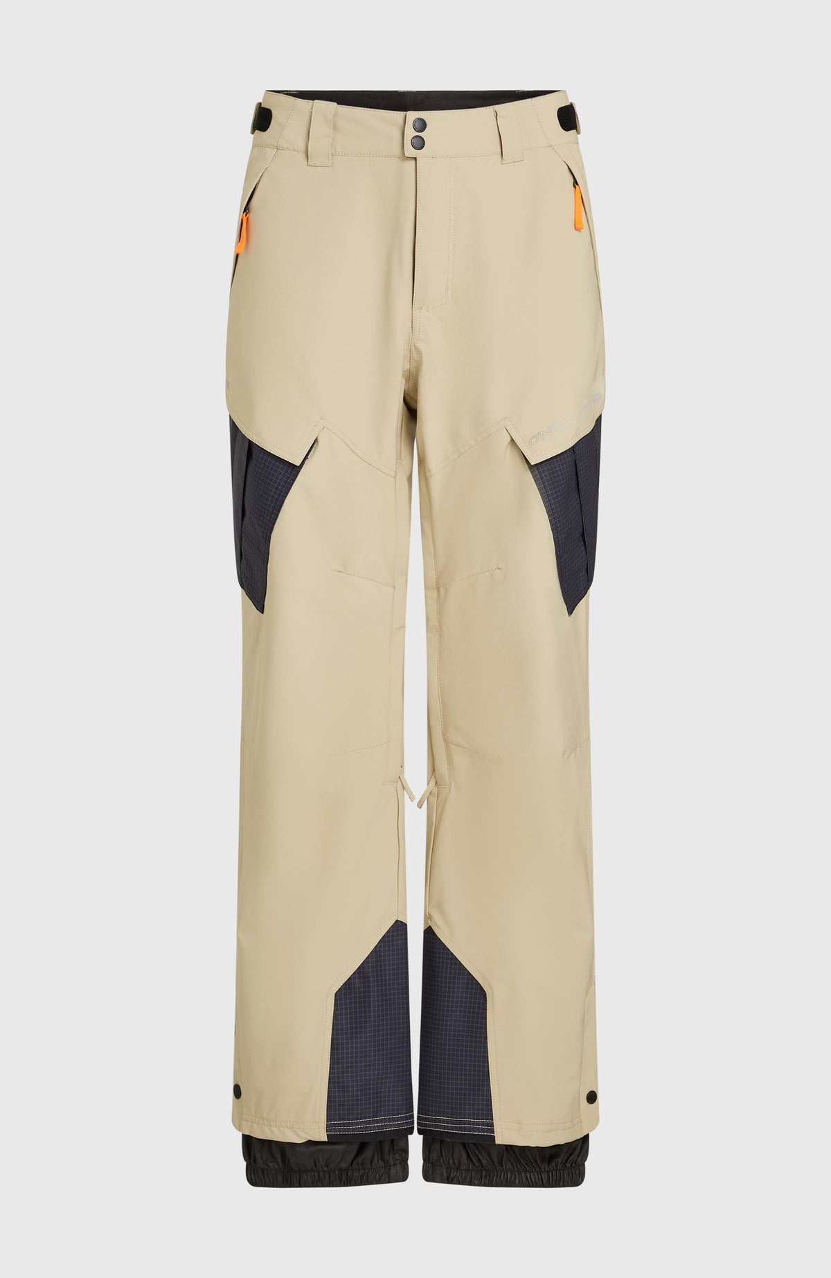 FWC'Peak Cargo-Skihose für Herren, beige, freigestellt von vorne mit kontrastierenden Einsätzen