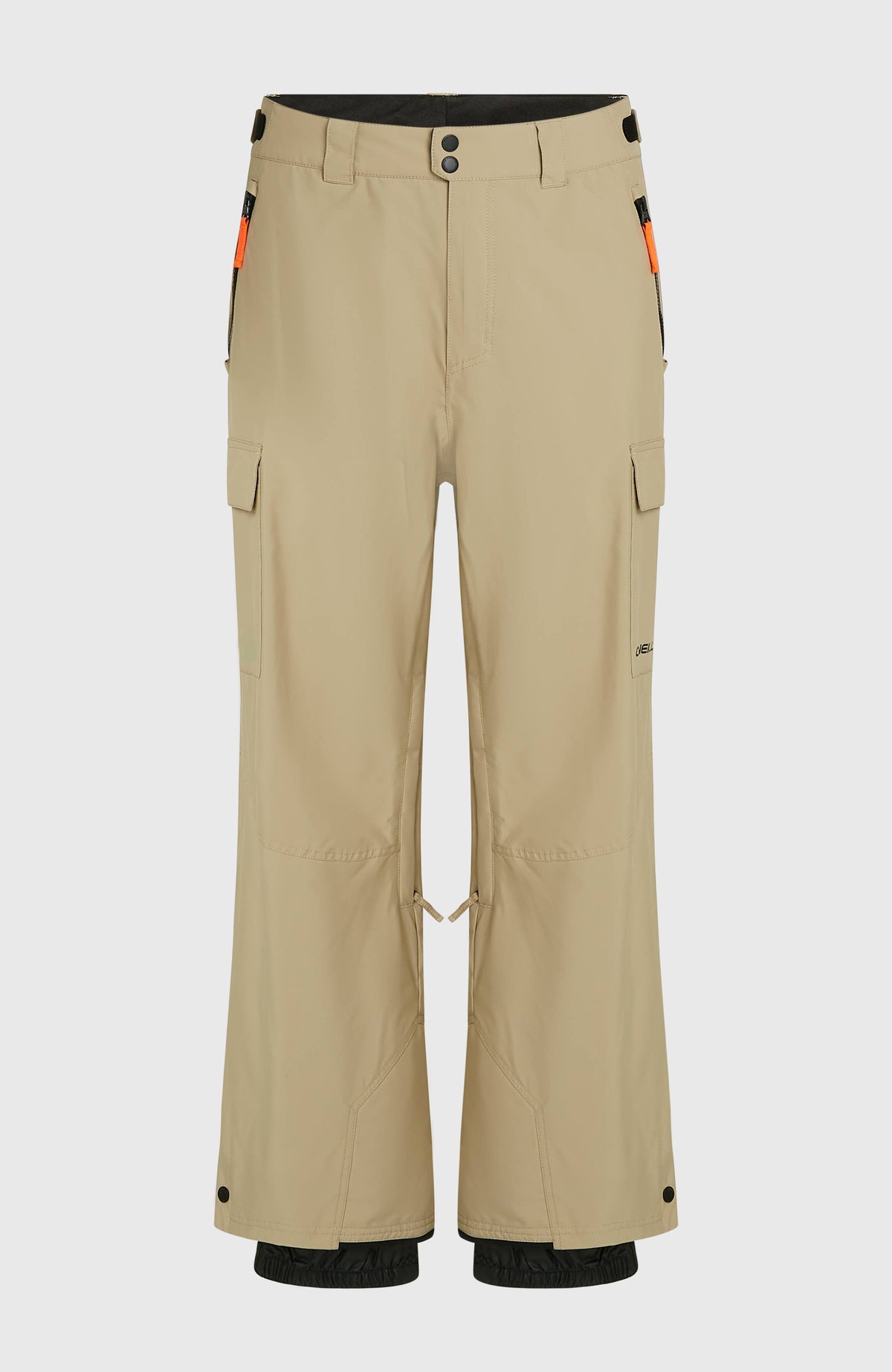 Beige FWC'Cruz Cargo-Skihose für Herren, freigestellt von vorne mit Beintaschen und Schneefang
