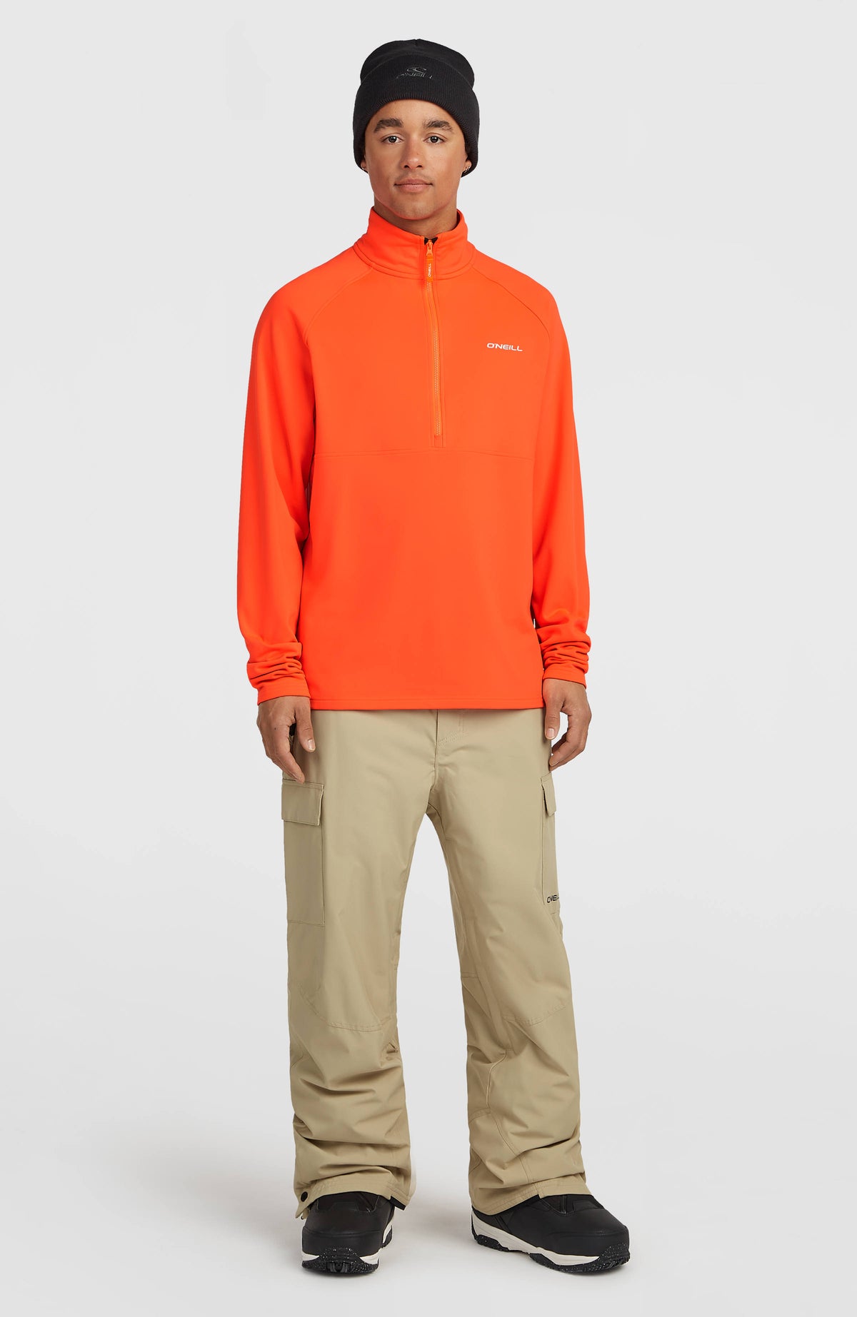 FWC'Cruz Cargo-Skihose für Herren in Beige, Ganzkörperansicht am Model von vorne