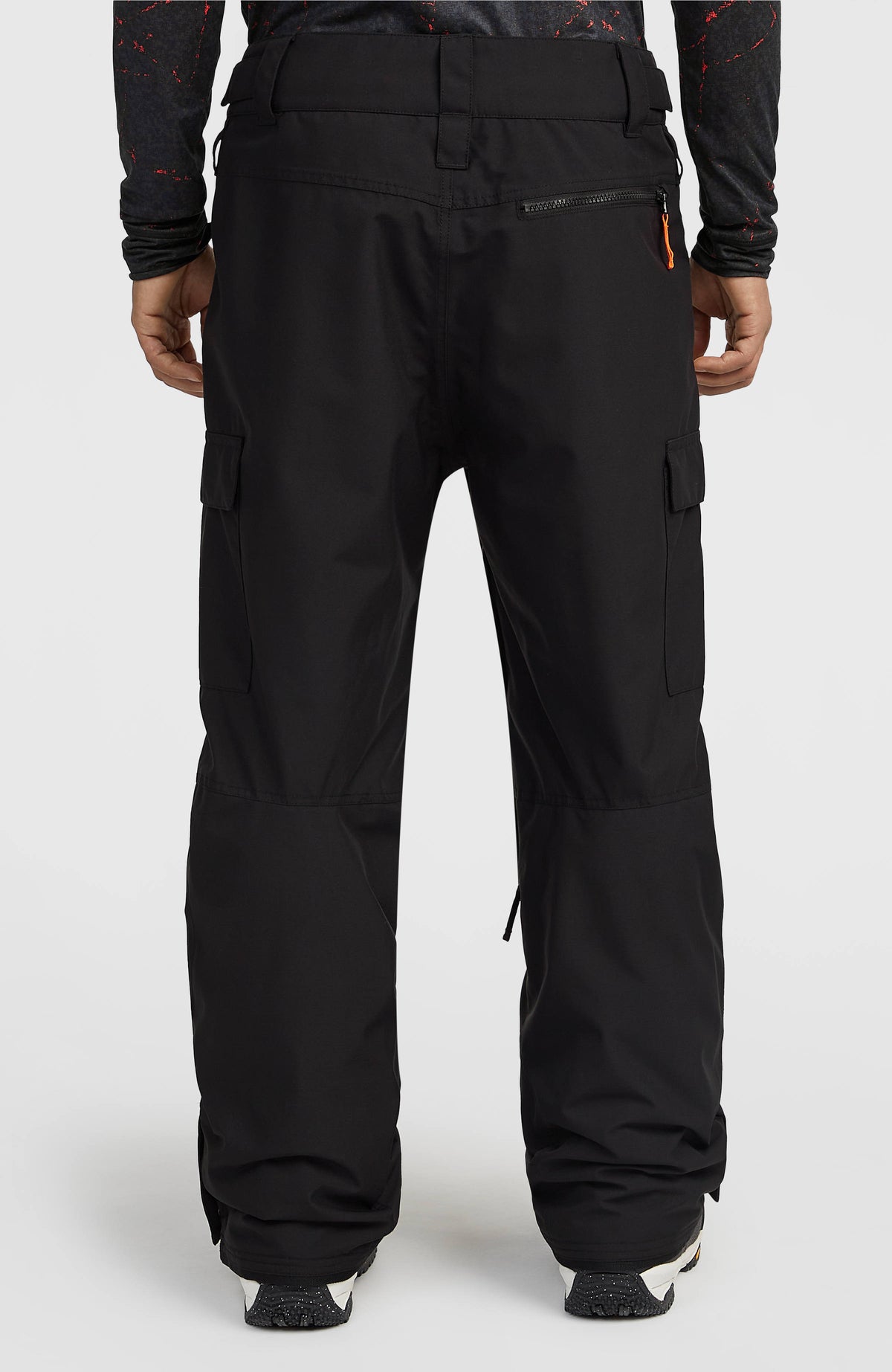 FWC'Cruz Cargo-Skihose für Herren, schwarz, Rückansicht am Model mit Reißverschlusstasche
