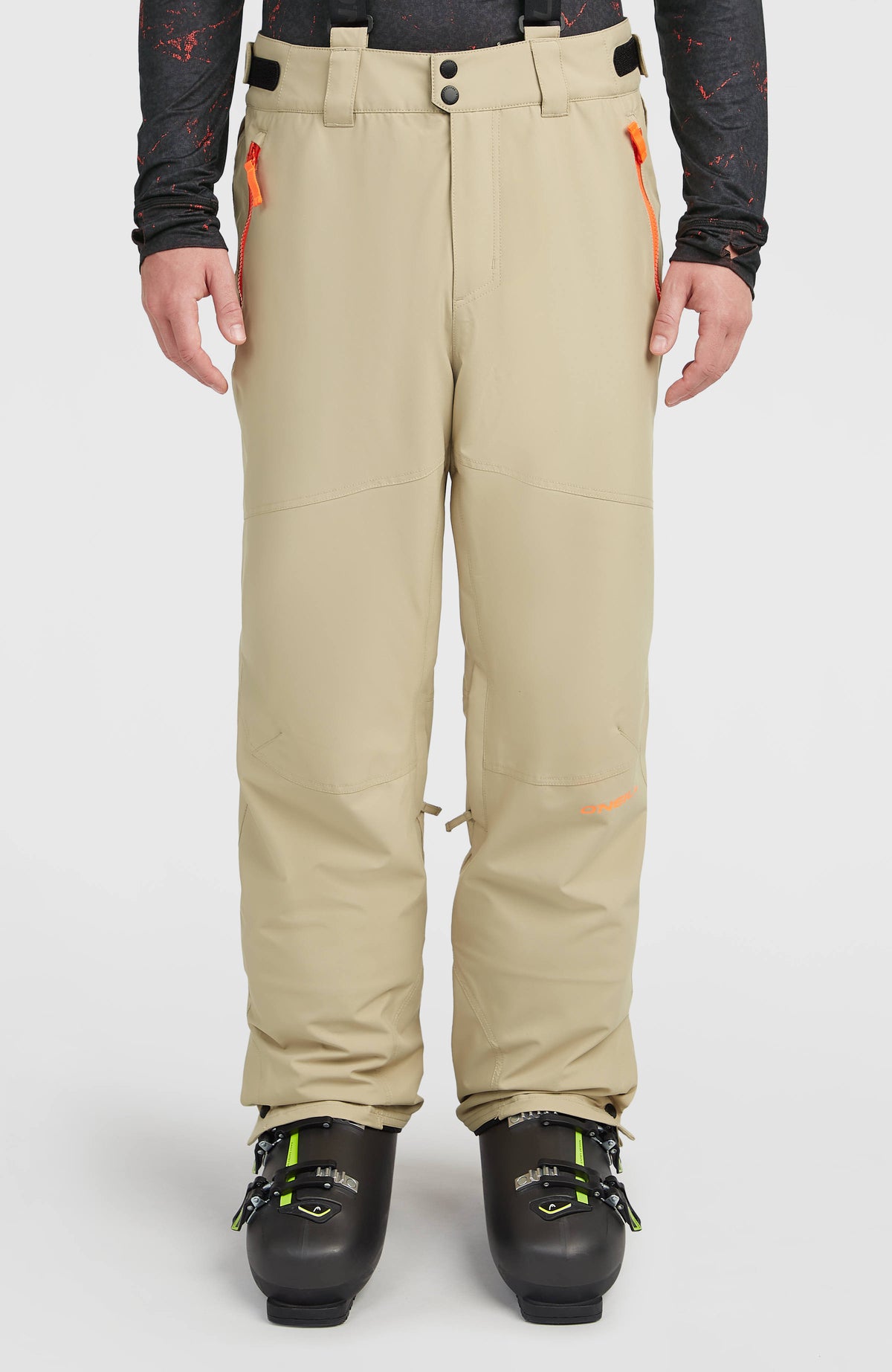 FWC'Cruz Skihose mit Trägern für Herren, beige, Frontalansicht der Hosenbeine am Model
