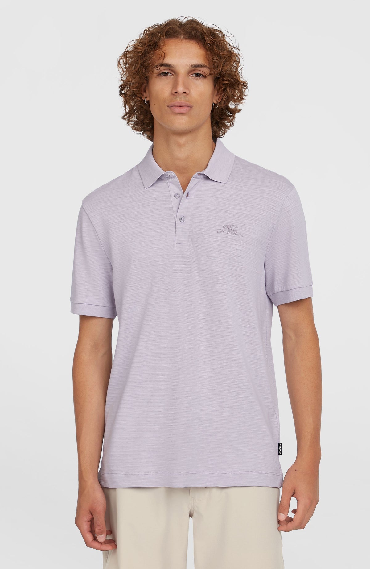 O'Neill Slub Small Logo Poloshirt für Herren, lila, Vorderansicht am Model mit kleiner Logo-Stickerei