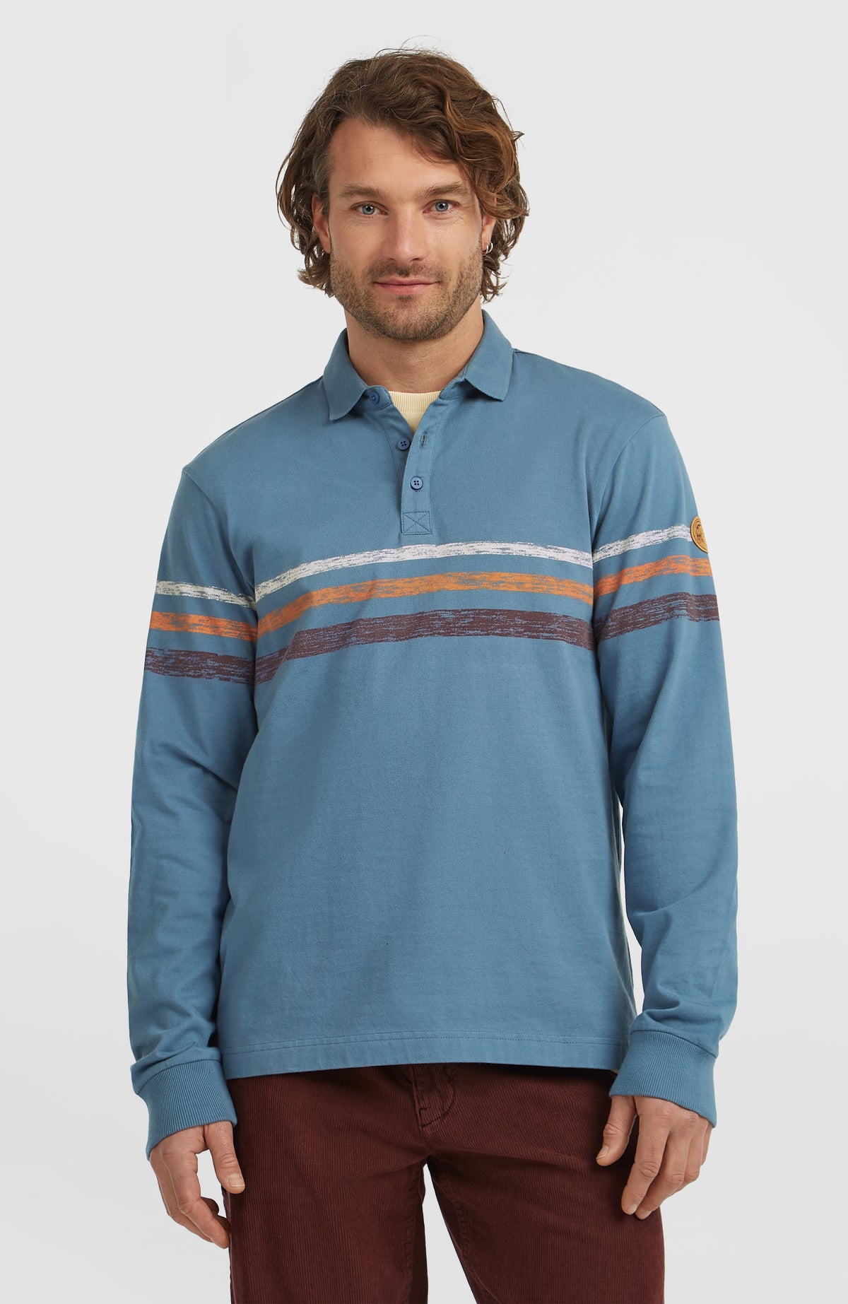 O'Neill O'Riginals Poloshirt für Herren, blau mit Streifenmuster in Weiß und Orange, Vorderansicht am Model
