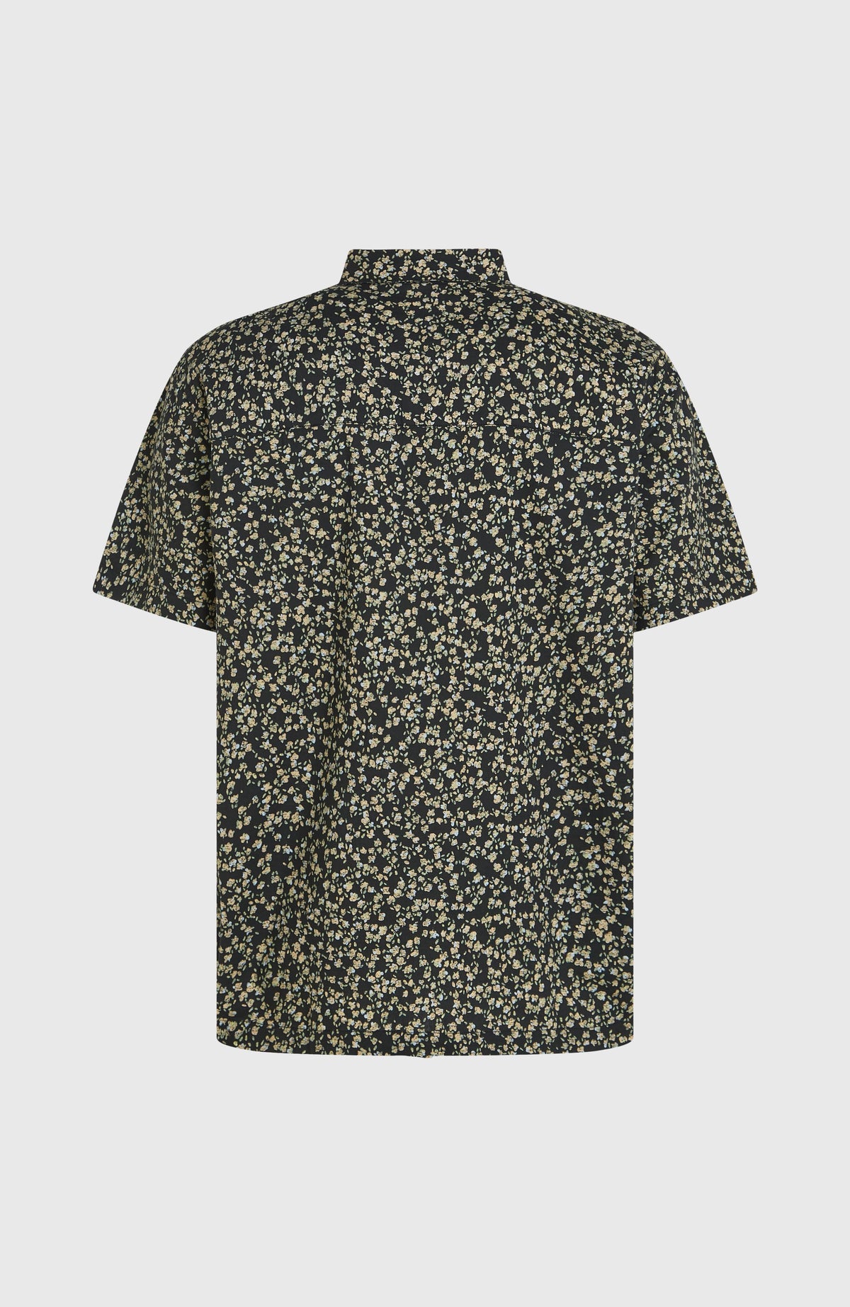 Print Shirt Hemd für Herren, schwarz mit Blumenmuster in Gelb und Beige, freigestellt von hinten mit Schulterpasse