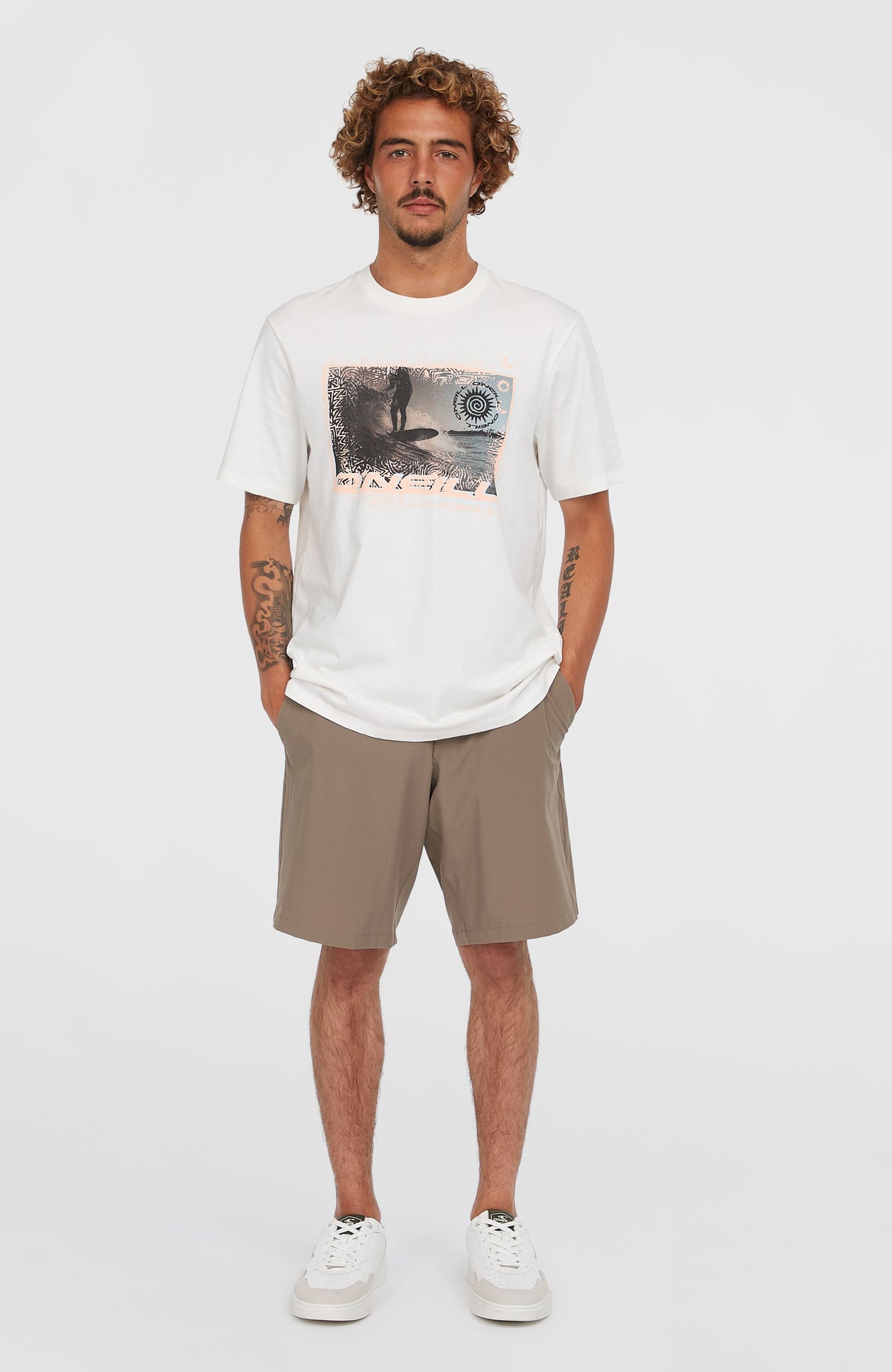 O'Neill Hybrid 19" Chino-Shorts für Herren, braun, Vorderansicht, getragen am Model