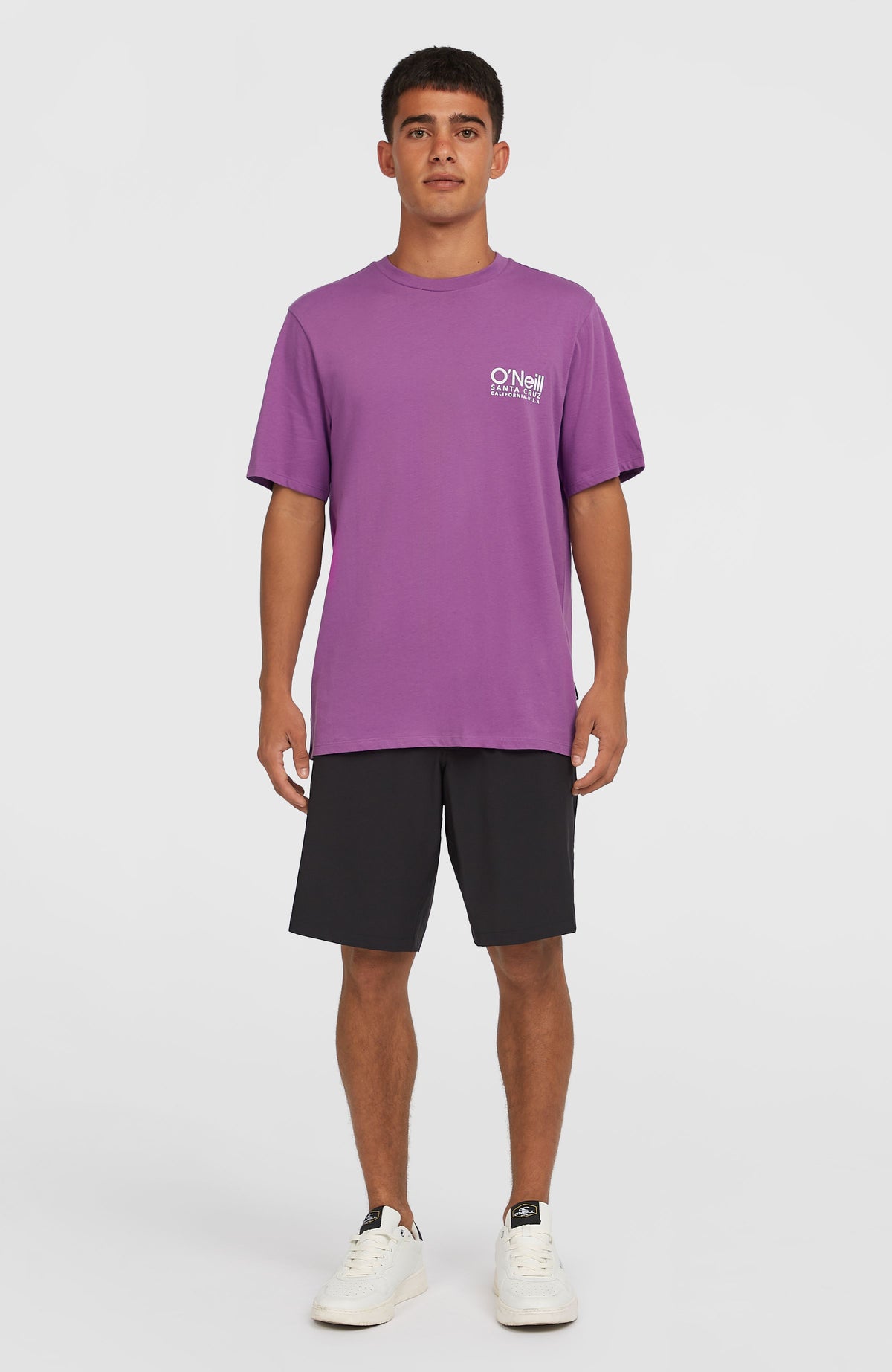 O'Neill Hybrid 19" Chino-Shorts für Herren, schwarz, getragen am Model, Ganzkörperansicht von vorne