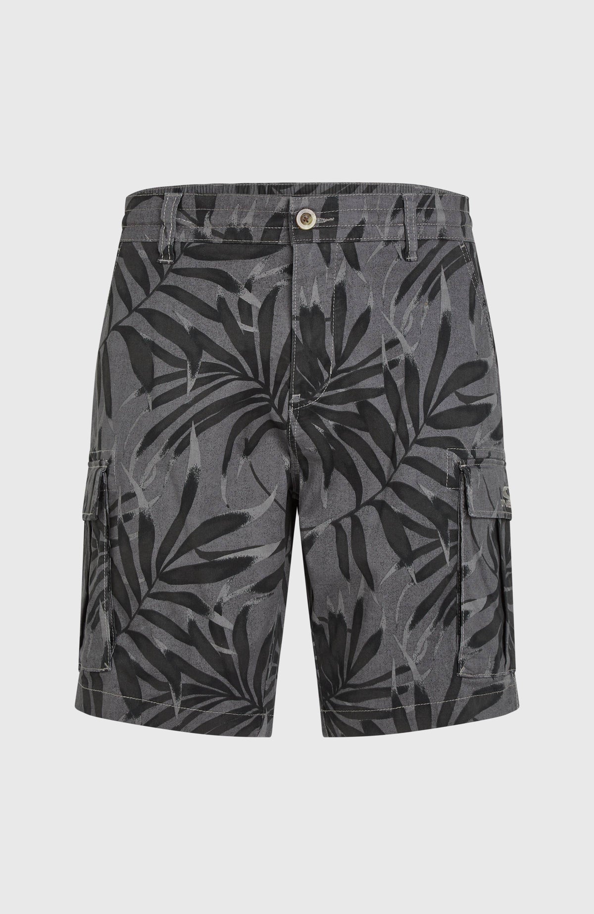 Essentials Cargo-Shorts für Herren, schwarz mit Blättermuster in Grau, freigestellt von vorne