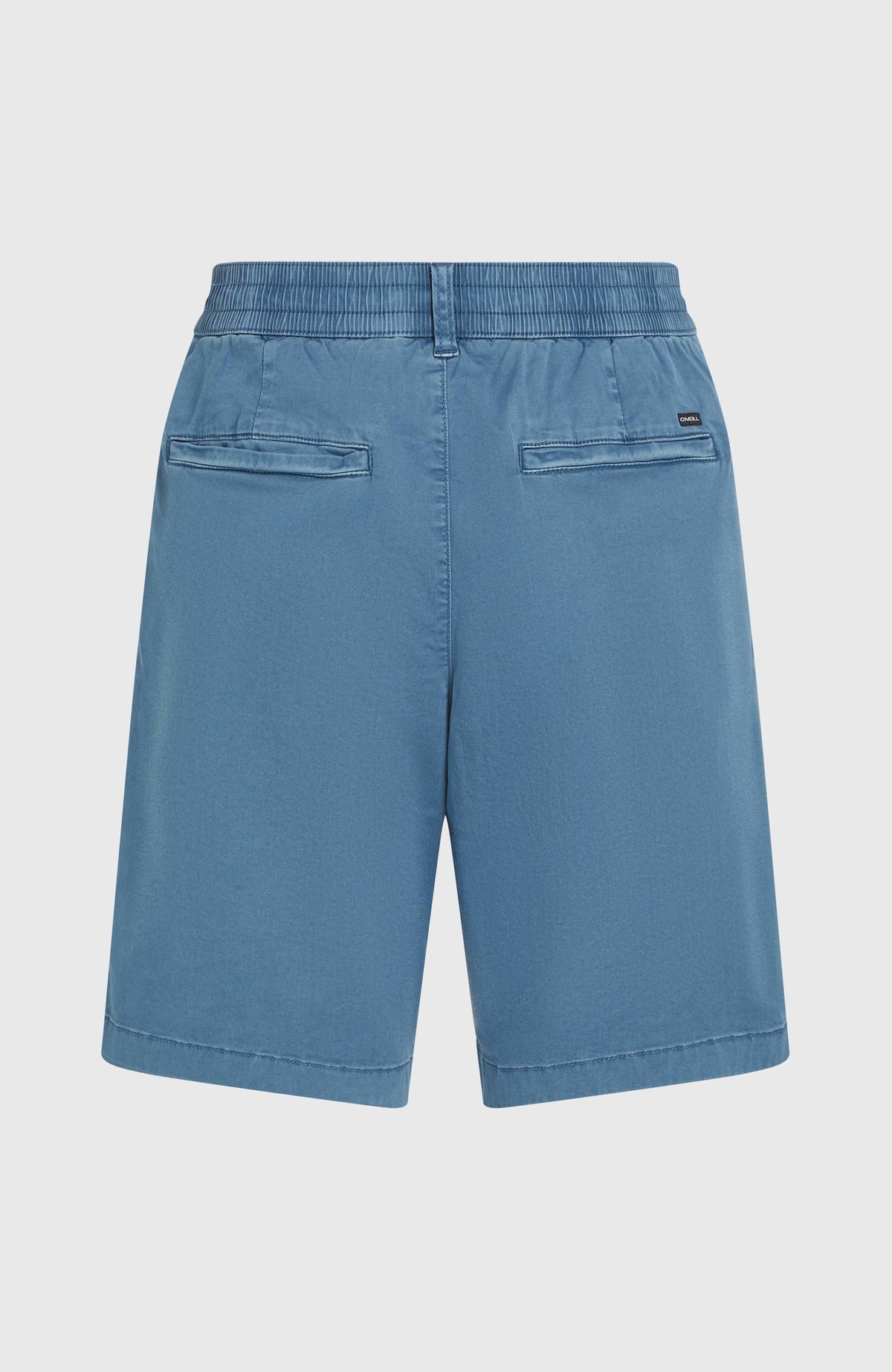 Essentials Chino-Shorts für Herren, blau, freigestellt von hinten mit elastischem Bund und Paspeltaschen