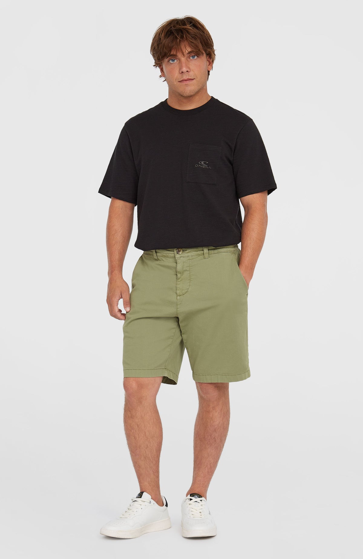 O'Neill Essentials Chino-Shorts für Herren, grün, Vorderansicht getragen am Model