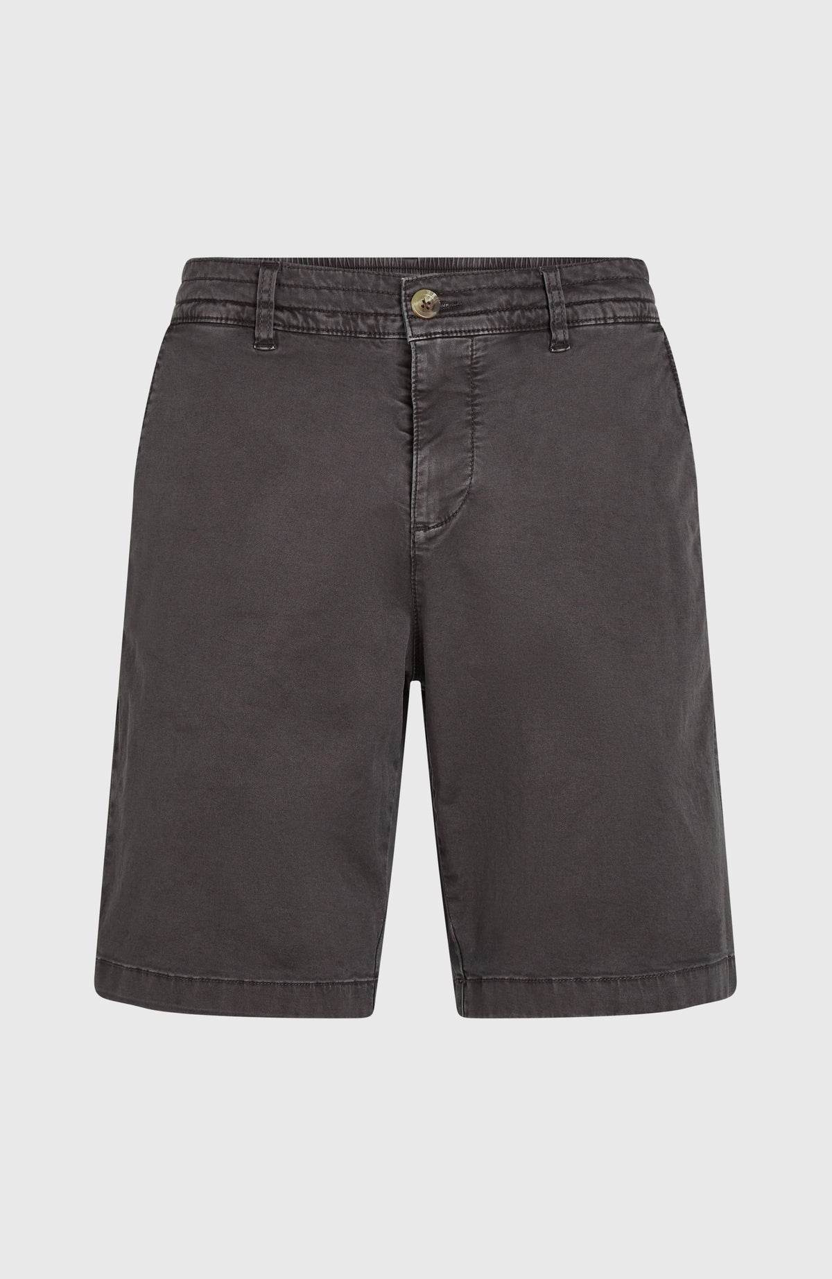 Graue Essentials Chino-Shorts für Herren, freigestellt von vorne, mit Knopfverschluss und Eingrifftaschen