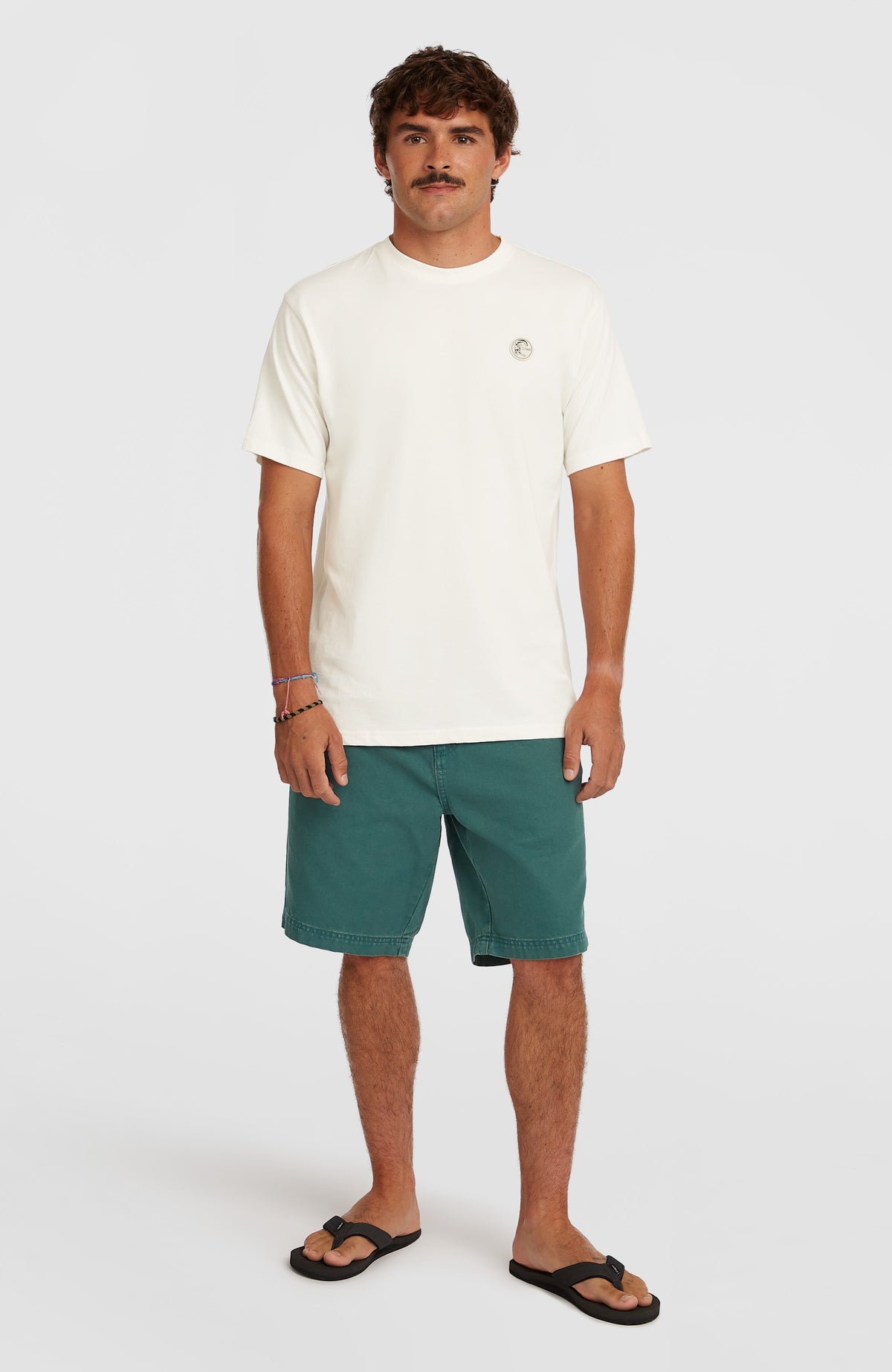 O'Neill O'Riginals Shorts für Herren, grün, getragen am Model, Vorderansicht mit geradem Schnitt
