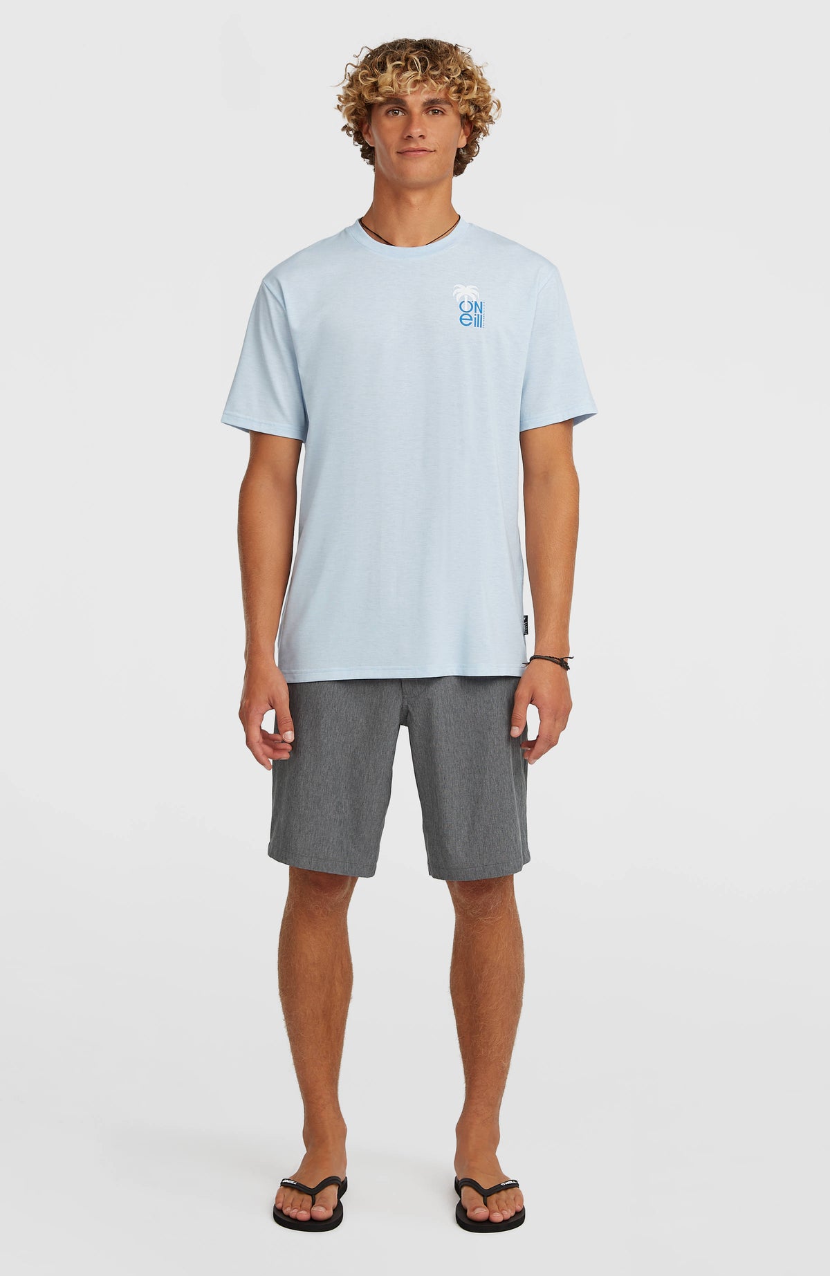 O'Neill Hybrid 19" Melange Shorts für Herren, schwarz, getragen am Model in einer Ganzkörper-Vorderansicht